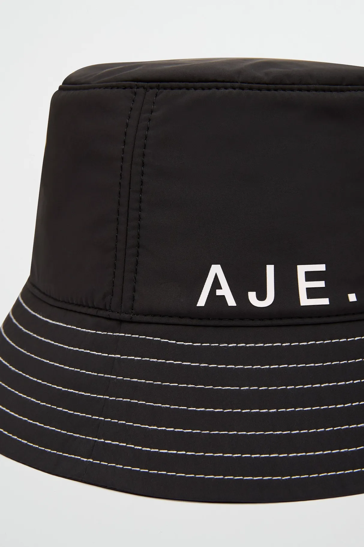 bold_spray_bucket_hat__5.webp Flash Sale Aje ATHLETICA Bold Spray Bucket Hat 979 Black/White