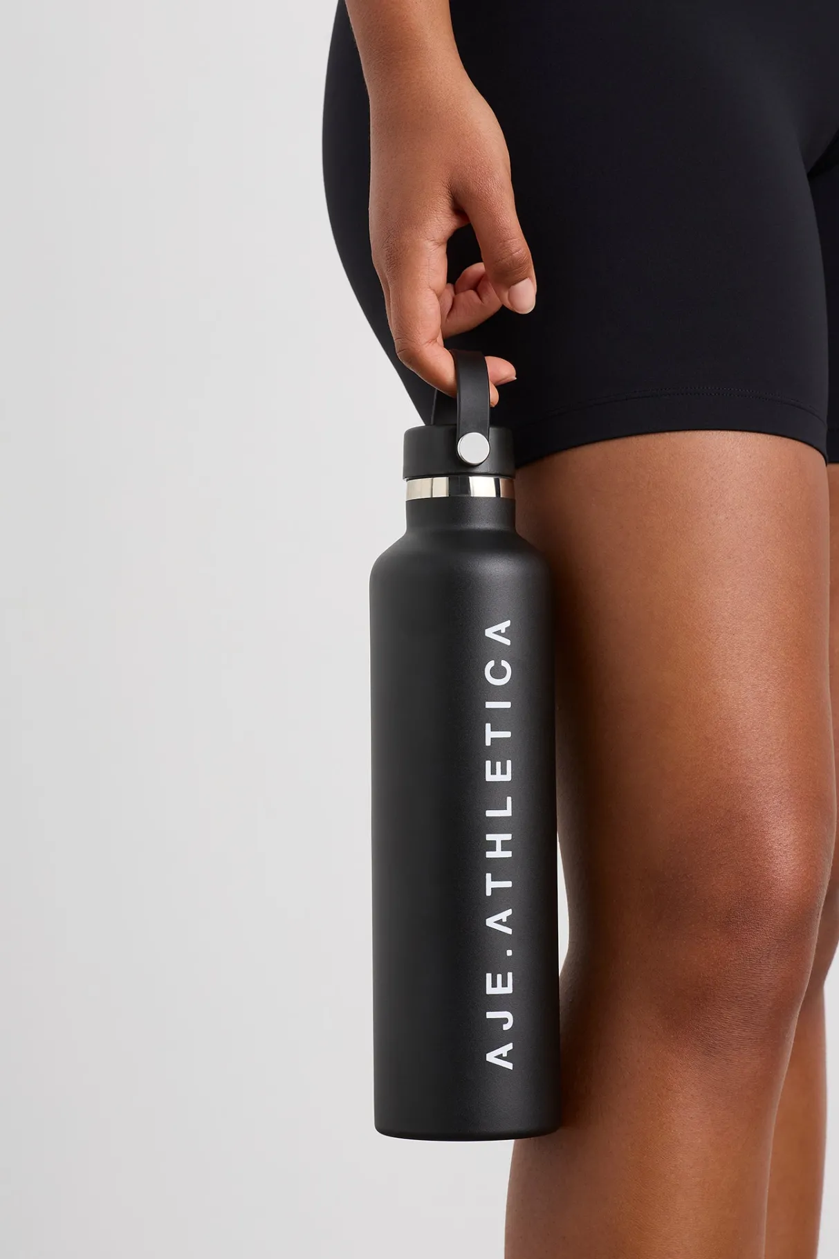 classic_logo_drink_bottle__0-2.webp Flash Sale Aje ATHLETICA Classic Logo Drink Bottle 907 Black/White