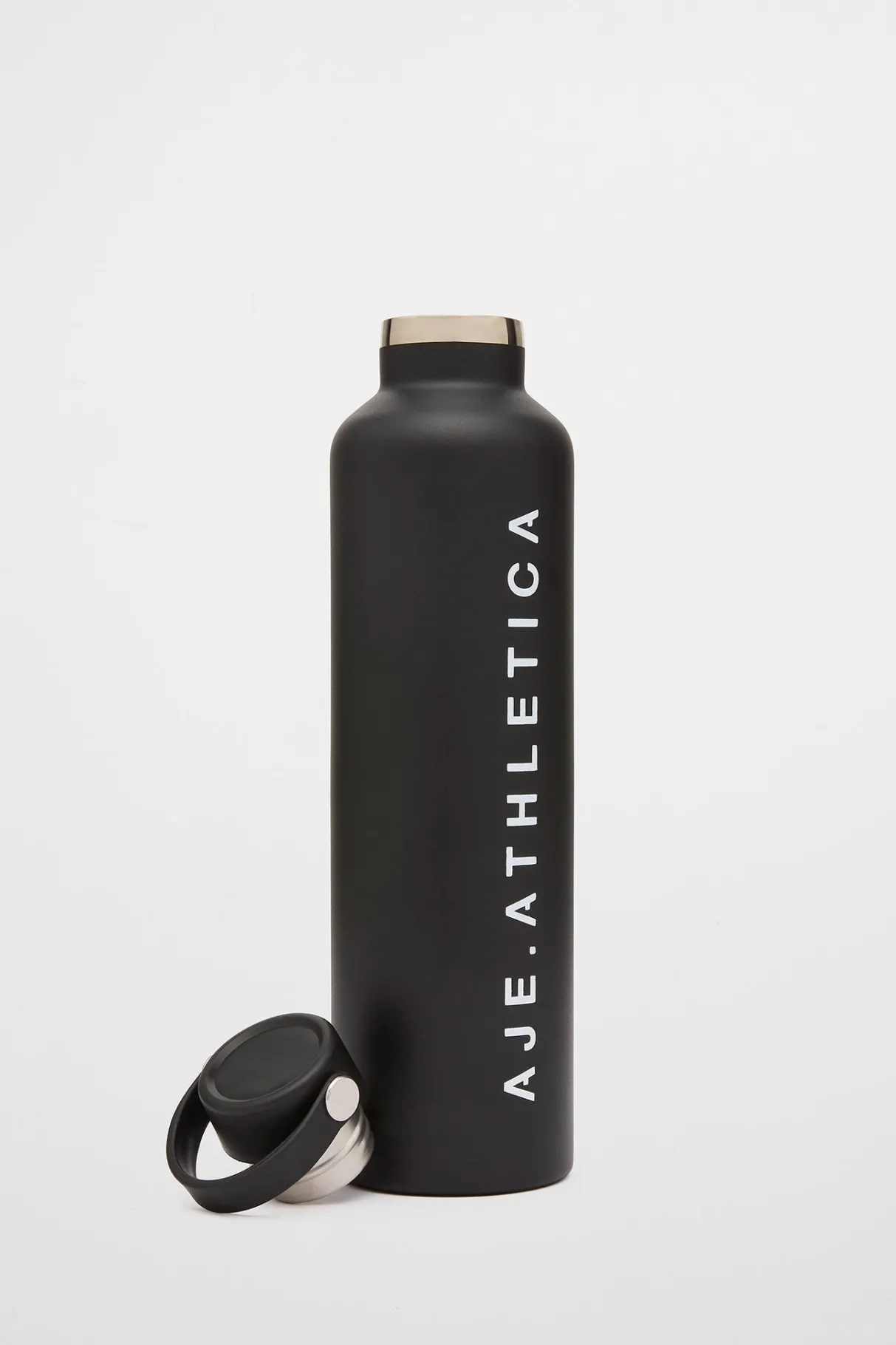 classic_logo_drink_bottle__3-1.webp Flash Sale Aje ATHLETICA Classic Logo Drink Bottle 907 Black/White