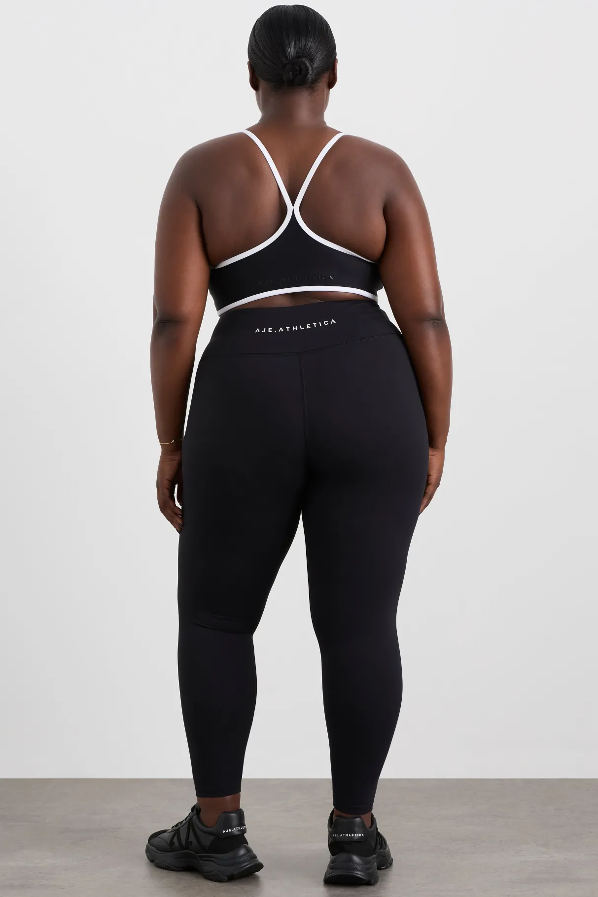 contrast_bind_sports_bra__12.webp Store Aje ATHLETICA Contrast Bind Sports Bra 307 Black/White