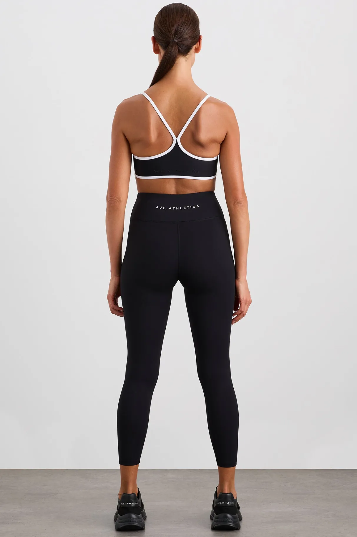 contrast_bind_sports_bra__4.webp Store Aje ATHLETICA Contrast Bind Sports Bra 307 Black/White