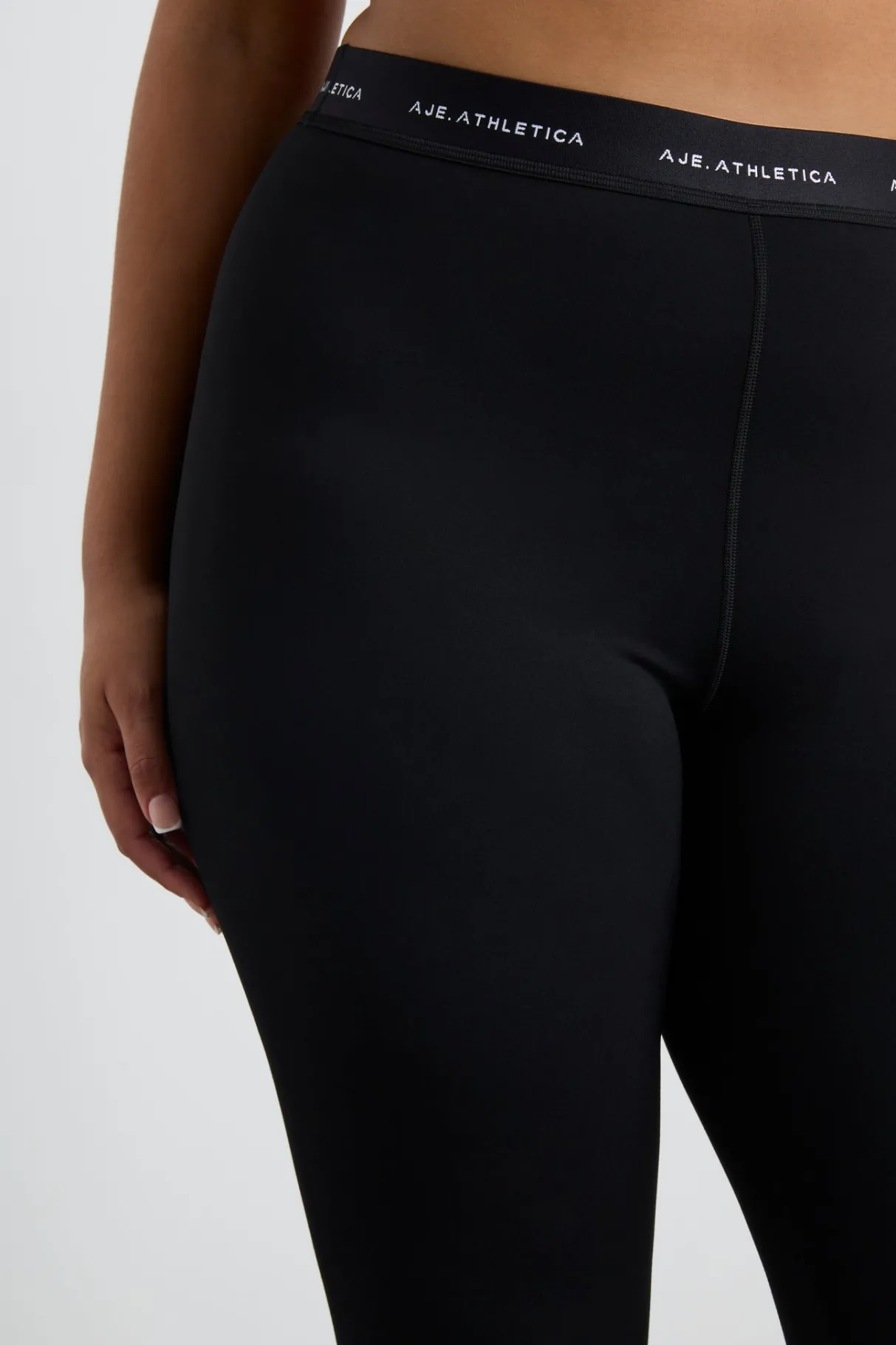 contrast_logo__legging__11.webp Clearance Aje ATHLETICA Contrast Logo 7/8 Legging 203 Black/White