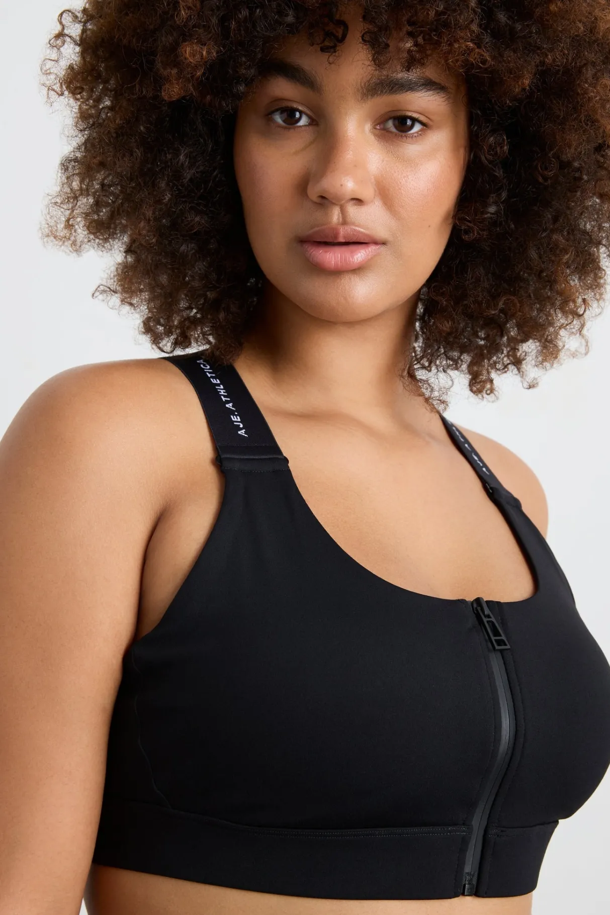 contrast_zip_sports_bra__11.webp Discount Aje ATHLETICA Contrast Zip Sports Bra 304 Black/White