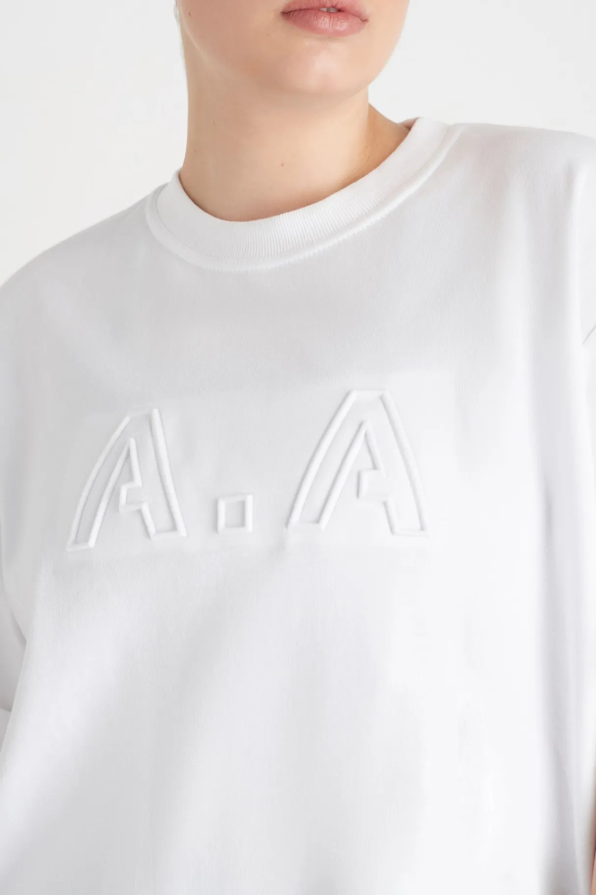 embossed_classic_logo_tshirt__8.webp Online Aje ATHLETICA Embossed Classic Logo T-Shirt 103 White