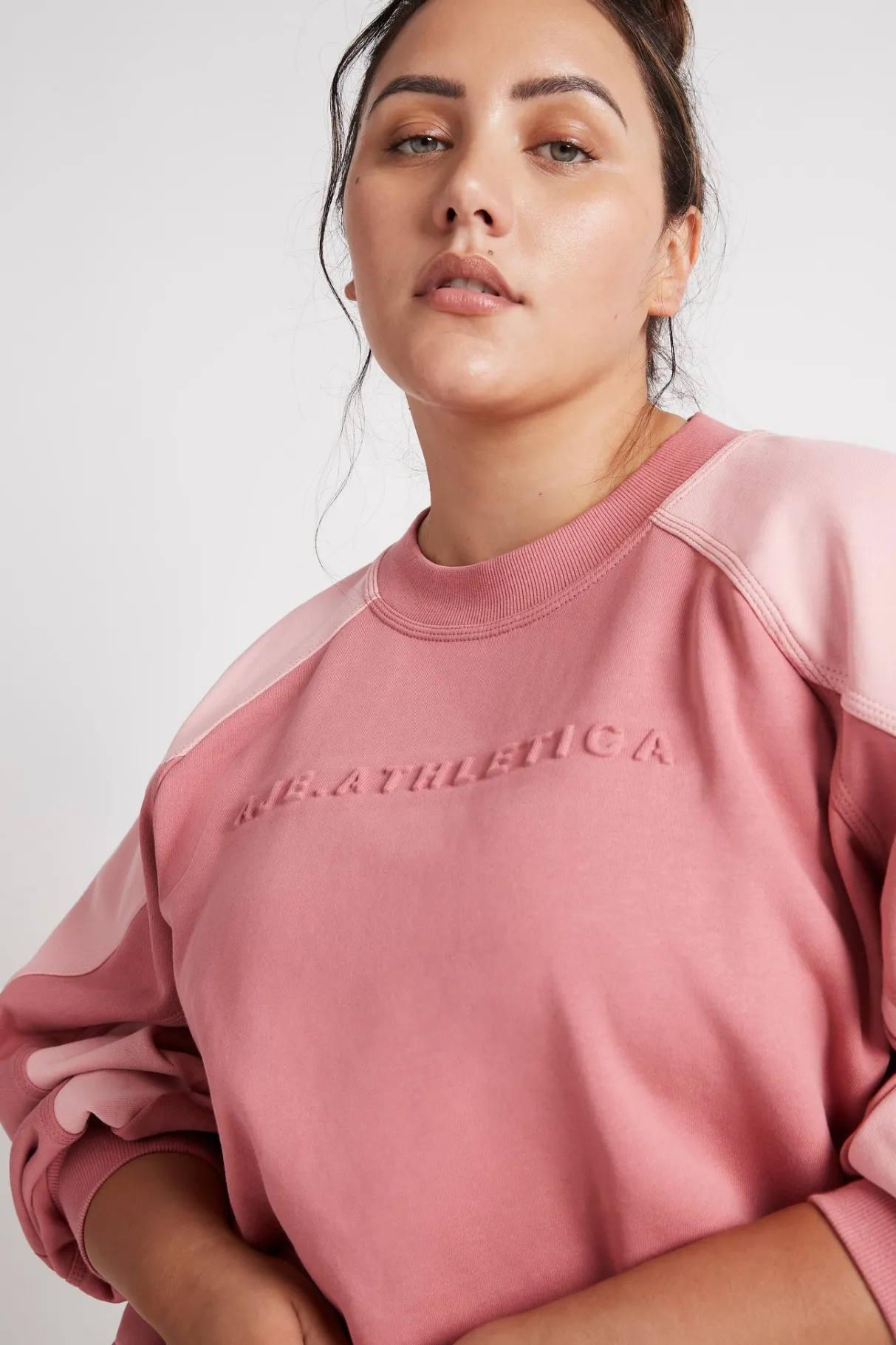 embossed_signature_logo_crew_jumper__12-1.webp Best Aje ATHLETICA Embossed Signature Logo Crew Jumper 410 Rose Pink/Rose Quartz