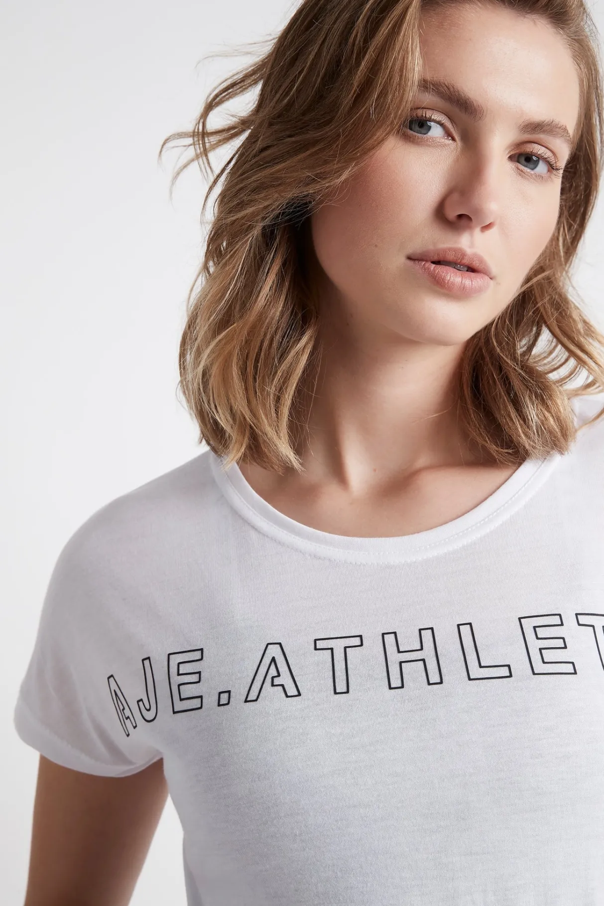 embossed_signature_logo_training_tshirt__3-1.webp Fashion Aje ATHLETICA Embossed Signature Logo Training T-Shirt 110 White/Black