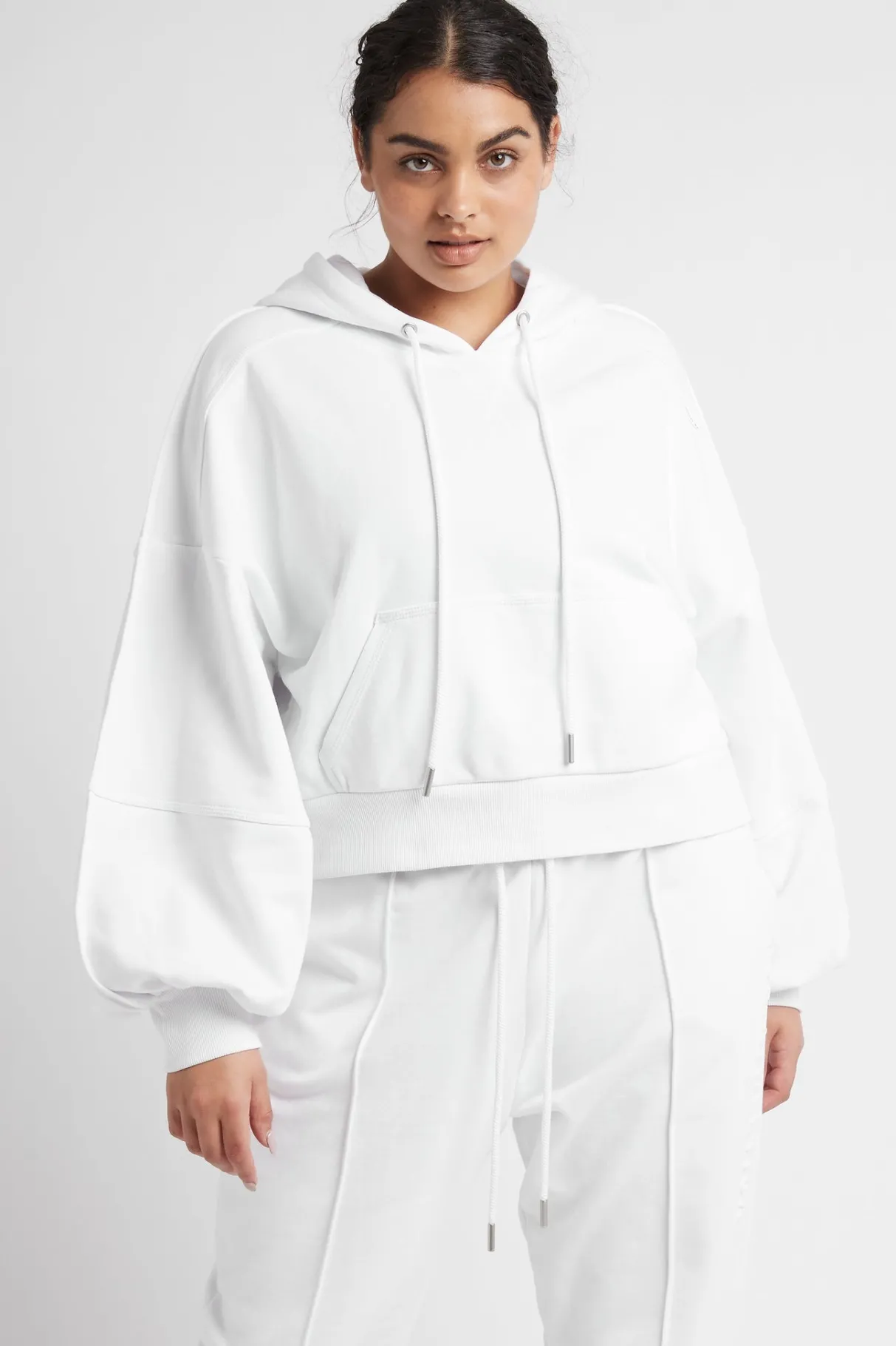 essential_cropped_hoodie__12.webp Discount Aje ATHLETICA Essential Cropped Hoodie 405 White