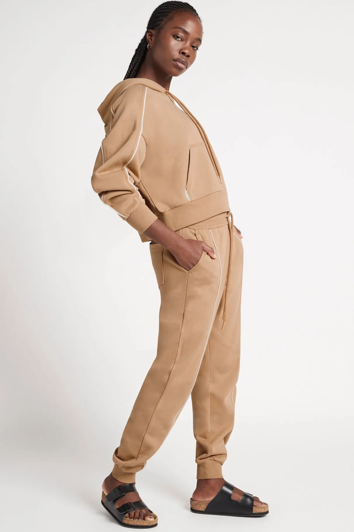 fleece_contrast_piping_trackpants__2.webp Flash Sale Aje ATHLETICA Fleece Contrast Piping Trackpants 504 Beige/Light Ivory