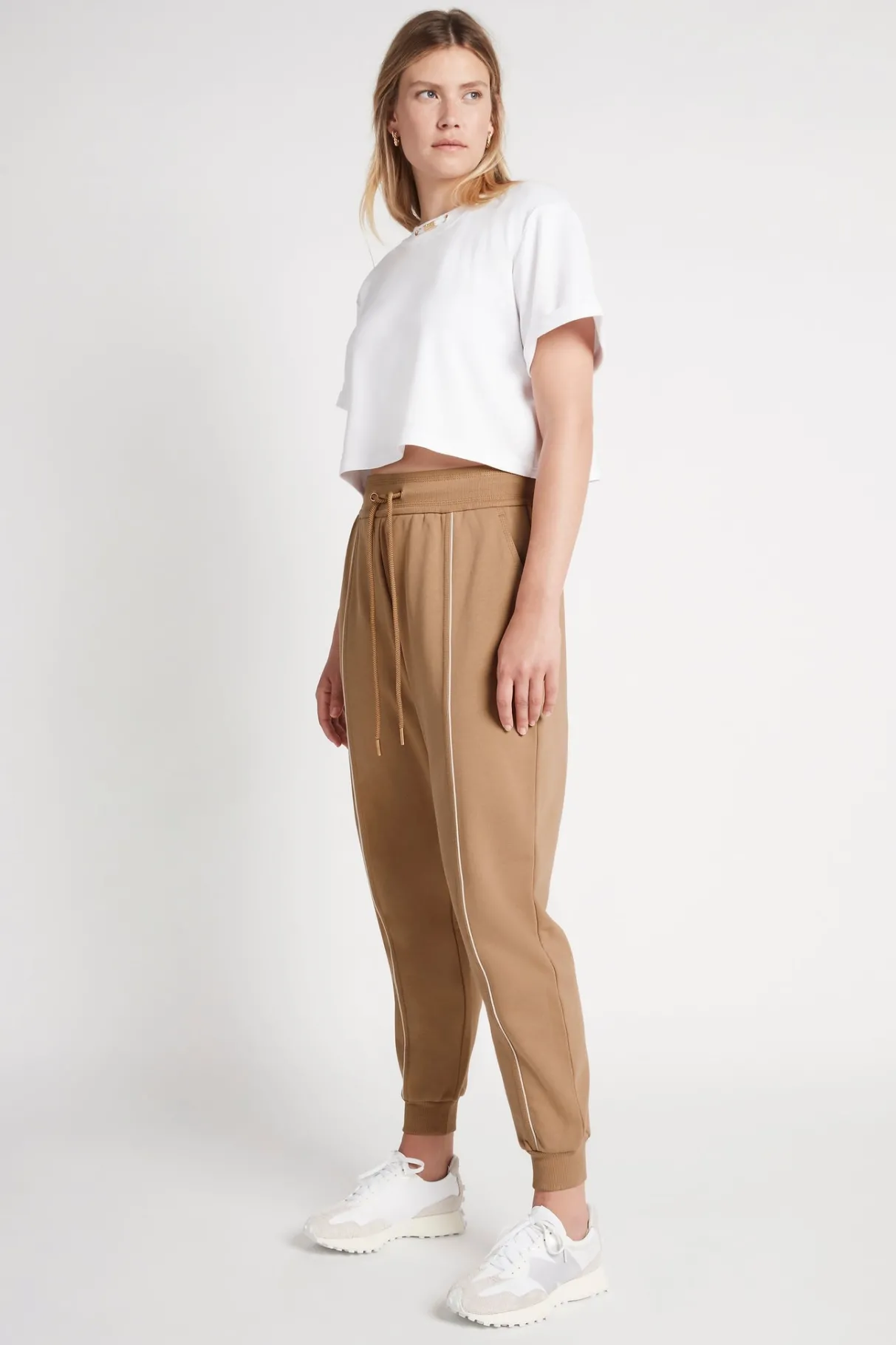fleece_contrast_piping_trackpants__6.webp Flash Sale Aje ATHLETICA Fleece Contrast Piping Trackpants 504 Beige/Light Ivory
