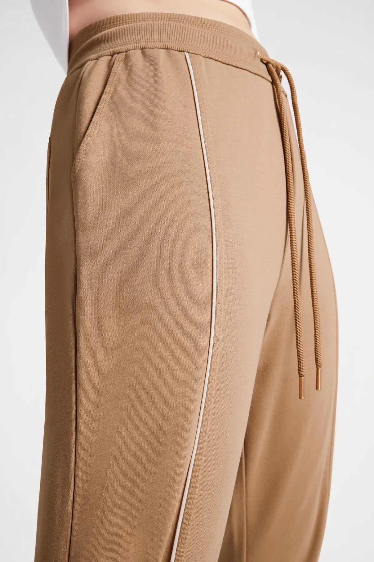 fleece_contrast_piping_trackpants__7.webp Flash Sale Aje ATHLETICA Fleece Contrast Piping Trackpants 504 Beige/Light Ivory