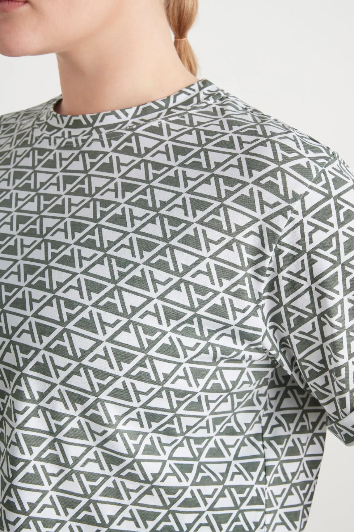 geo_print_crop_tshirt__12.webp Flash Sale Aje ATHLETICA Geo Print Crop T-Shirt 105 Geo Print/White