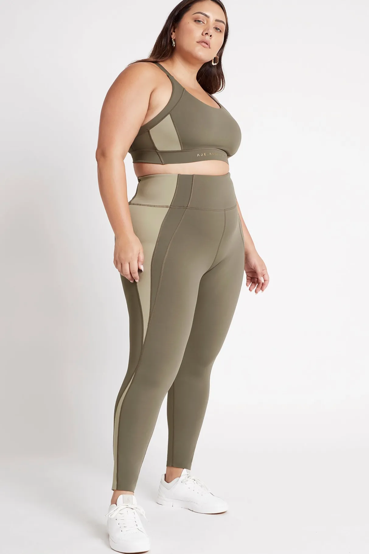 high_rise_signature_logo__legging__11-1.webp Online Aje ATHLETICA High Rise Signature Logo 7/8 Legging 210 Forest Green/Sage
