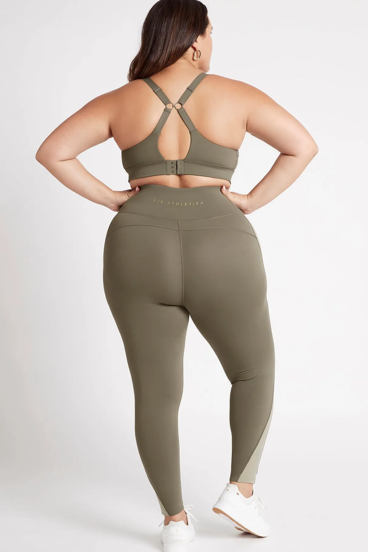 high_rise_signature_logo__legging__13-1.webp Online Aje ATHLETICA High Rise Signature Logo 7/8 Legging 210 Forest Green/Sage