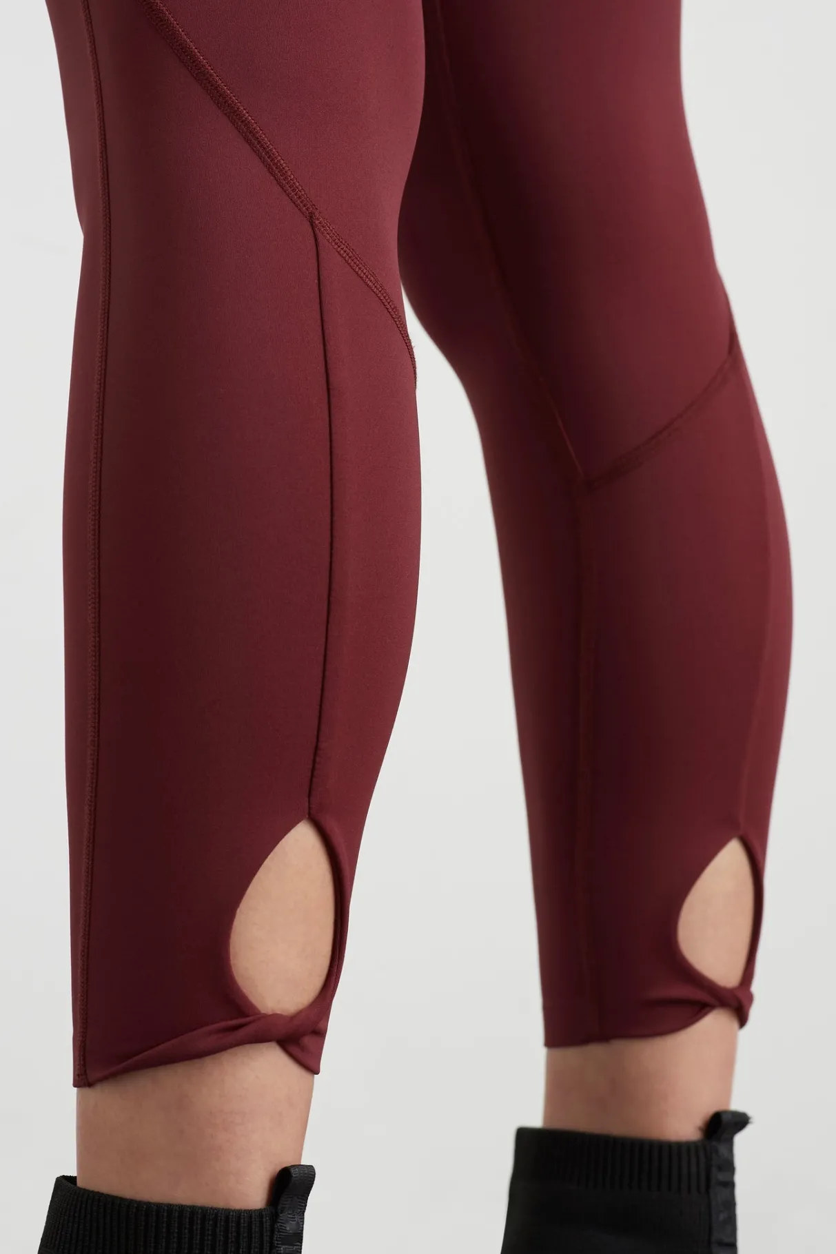 high_rise_twist__legging__3.webp Flash Sale Aje ATHLETICA High Rise Twist 7/8 Legging 223 Burnt Burgundy/Berry
