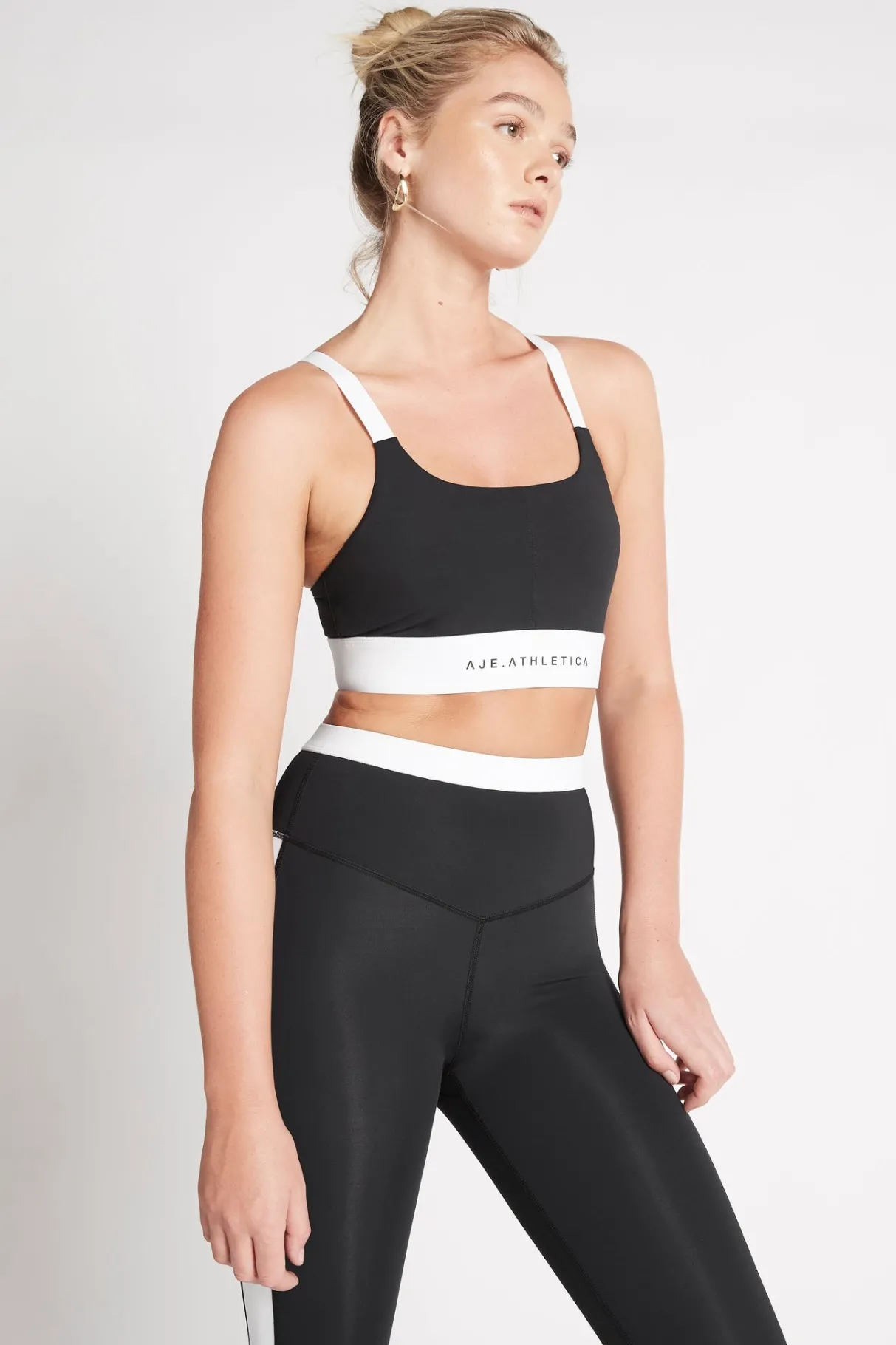 light_support_sports_bra__2.webp Discount Aje ATHLETICA Light Support Sports Bra 320 Black/White