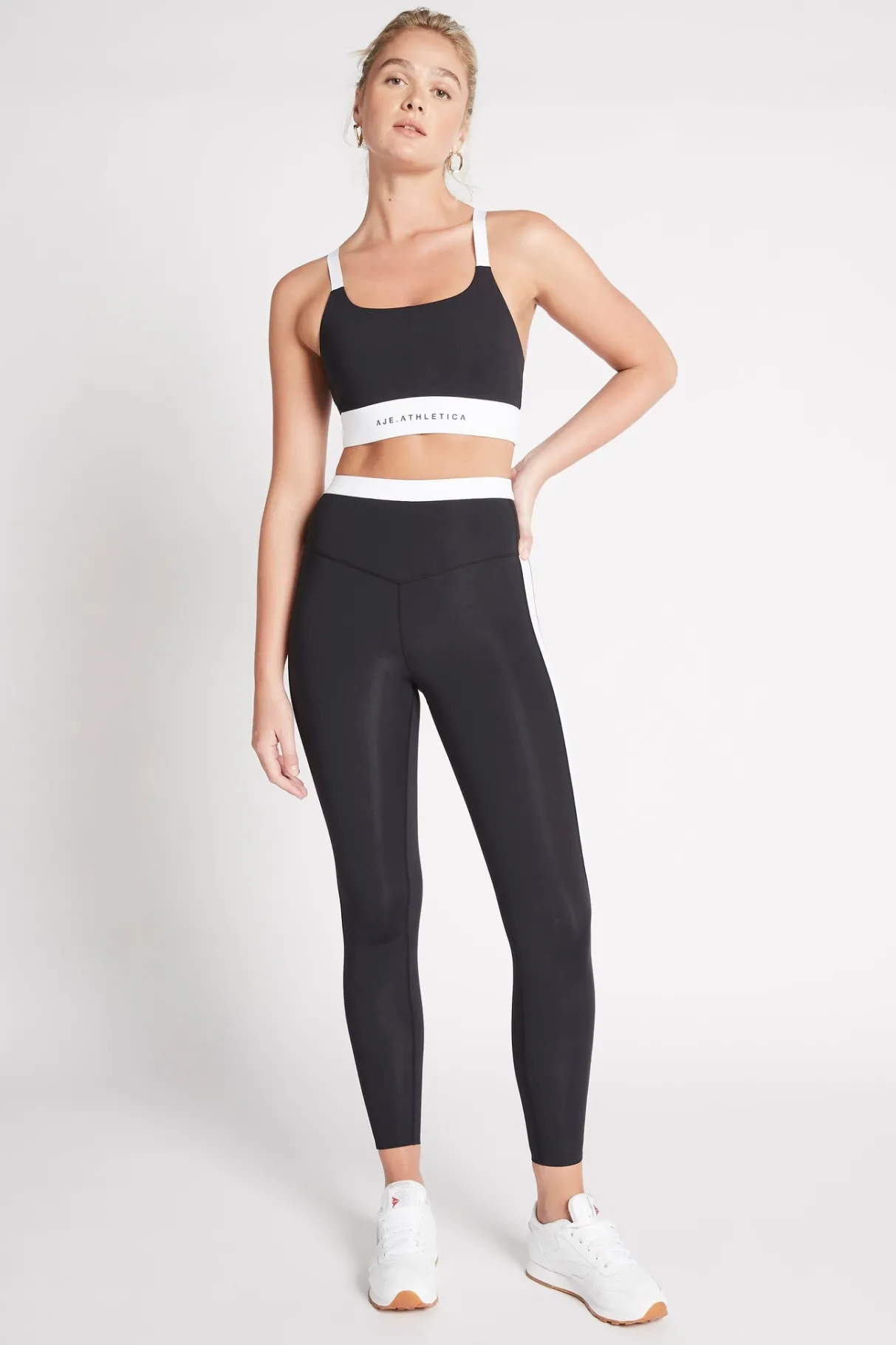 light_support_sports_bra__5.webp Discount Aje ATHLETICA Light Support Sports Bra 320 Black/White