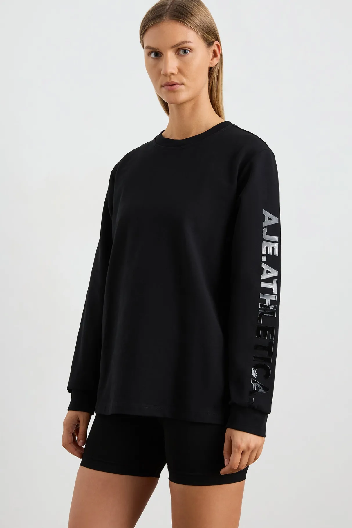 light_weight_logo_crew_jumper__0.webp Hot Aje ATHLETICA Light Weight Logo Crew Jumper 127 Black