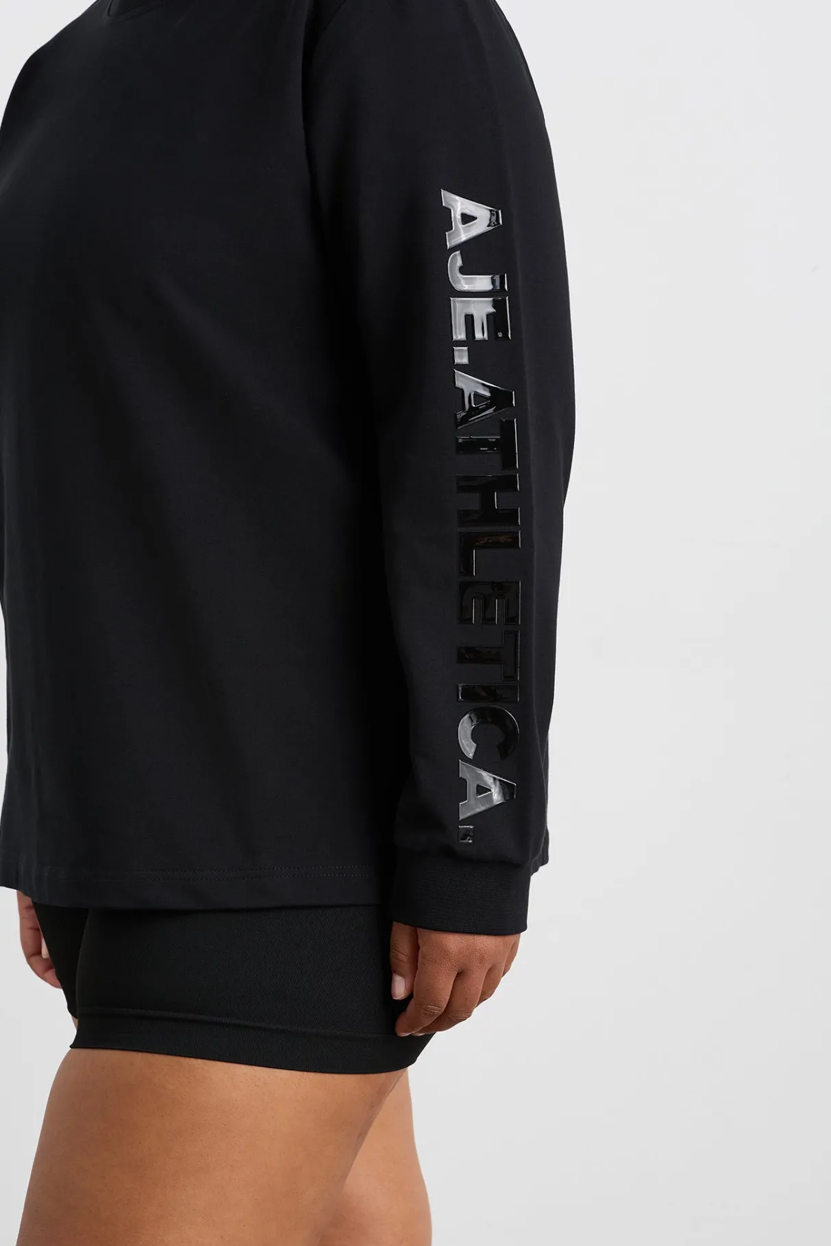 light_weight_logo_crew_jumper__11.webp Hot Aje ATHLETICA Light Weight Logo Crew Jumper 127 Black