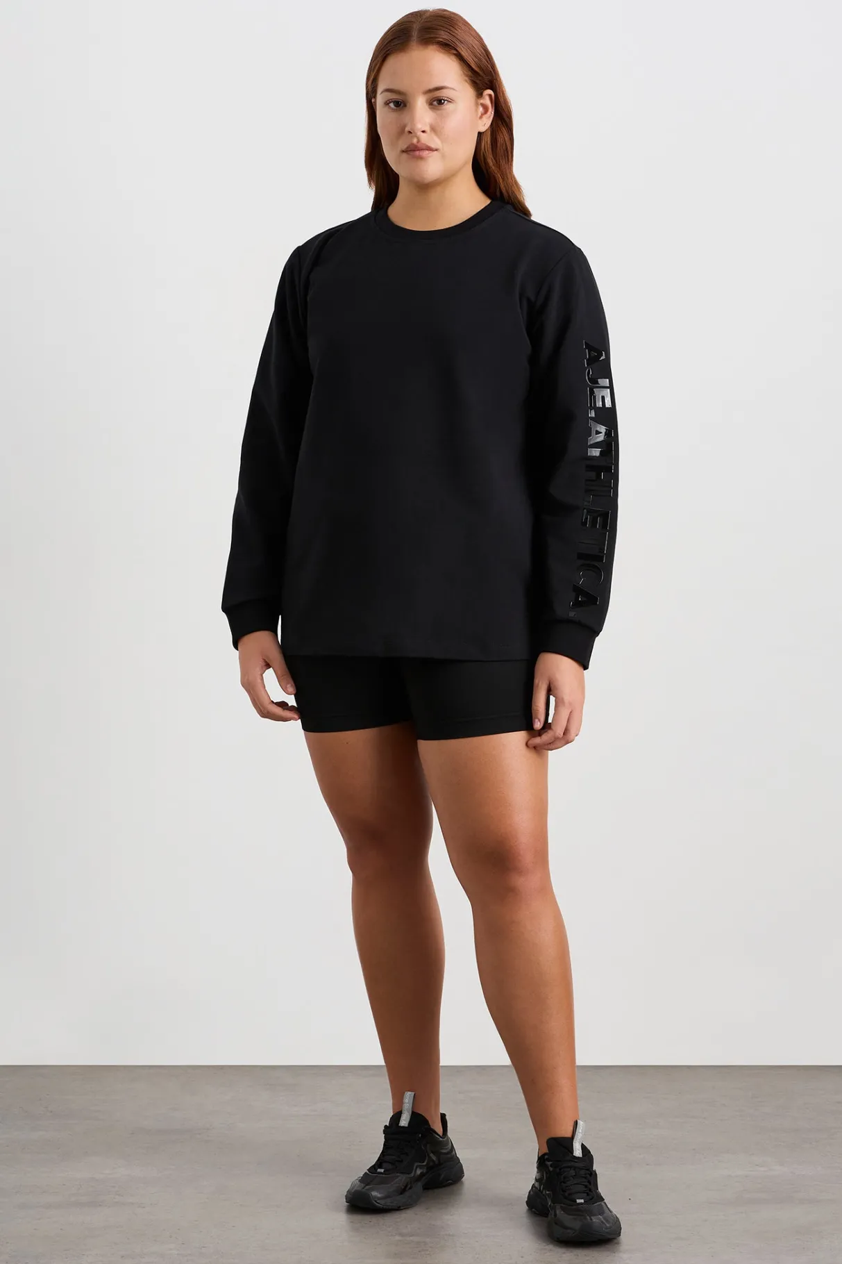 light_weight_logo_crew_jumper__6.webp Hot Aje ATHLETICA Light Weight Logo Crew Jumper 127 Black