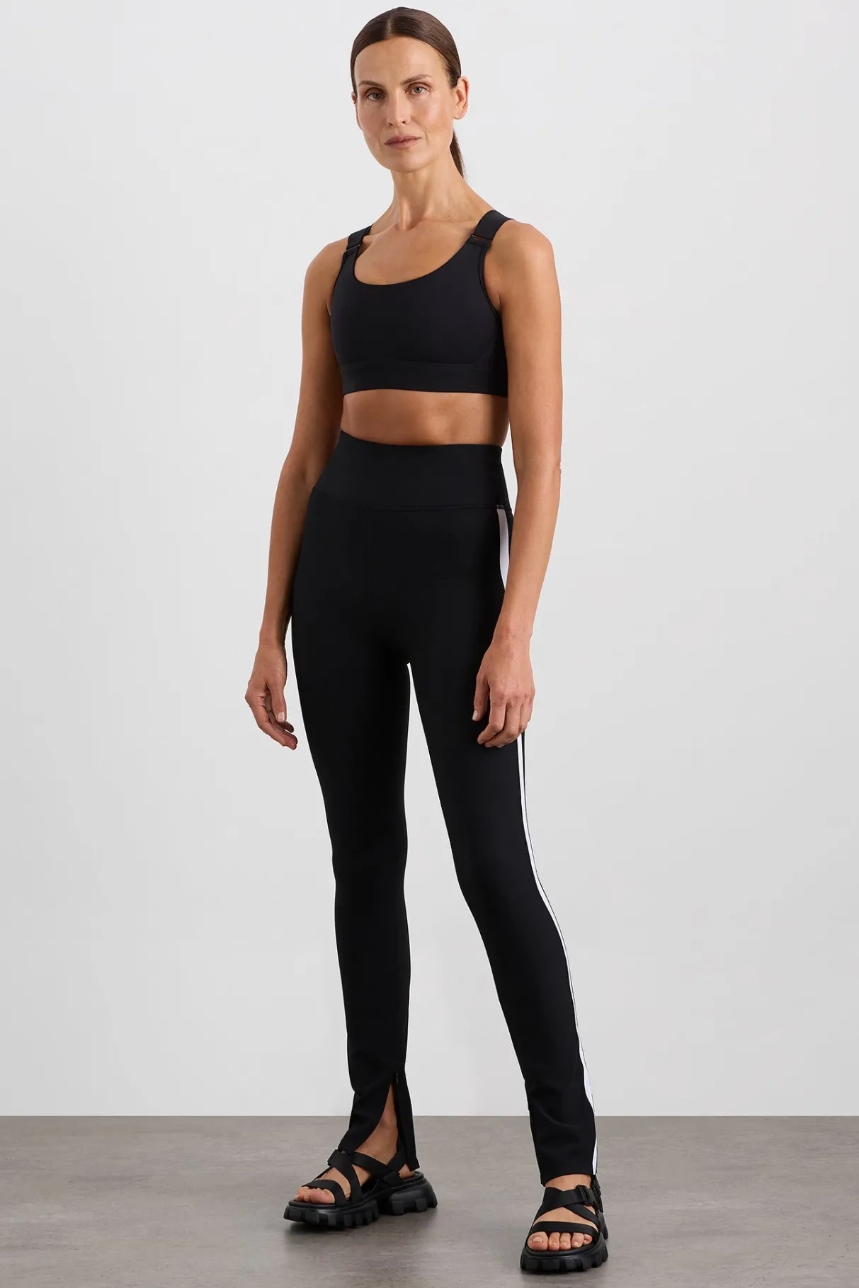 logo_crossback_sports_bra__2.webp Store Aje ATHLETICA Logo Crossback Sports Bra 395 Black