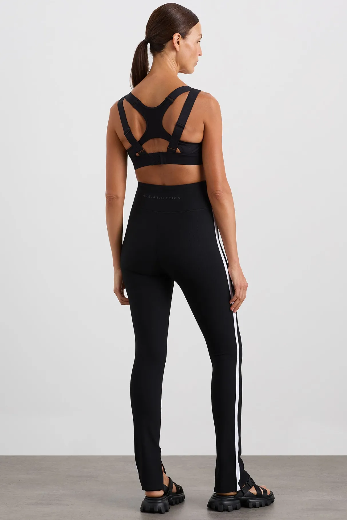 logo_crossback_sports_bra__4.webp Store Aje ATHLETICA Logo Crossback Sports Bra 395 Black