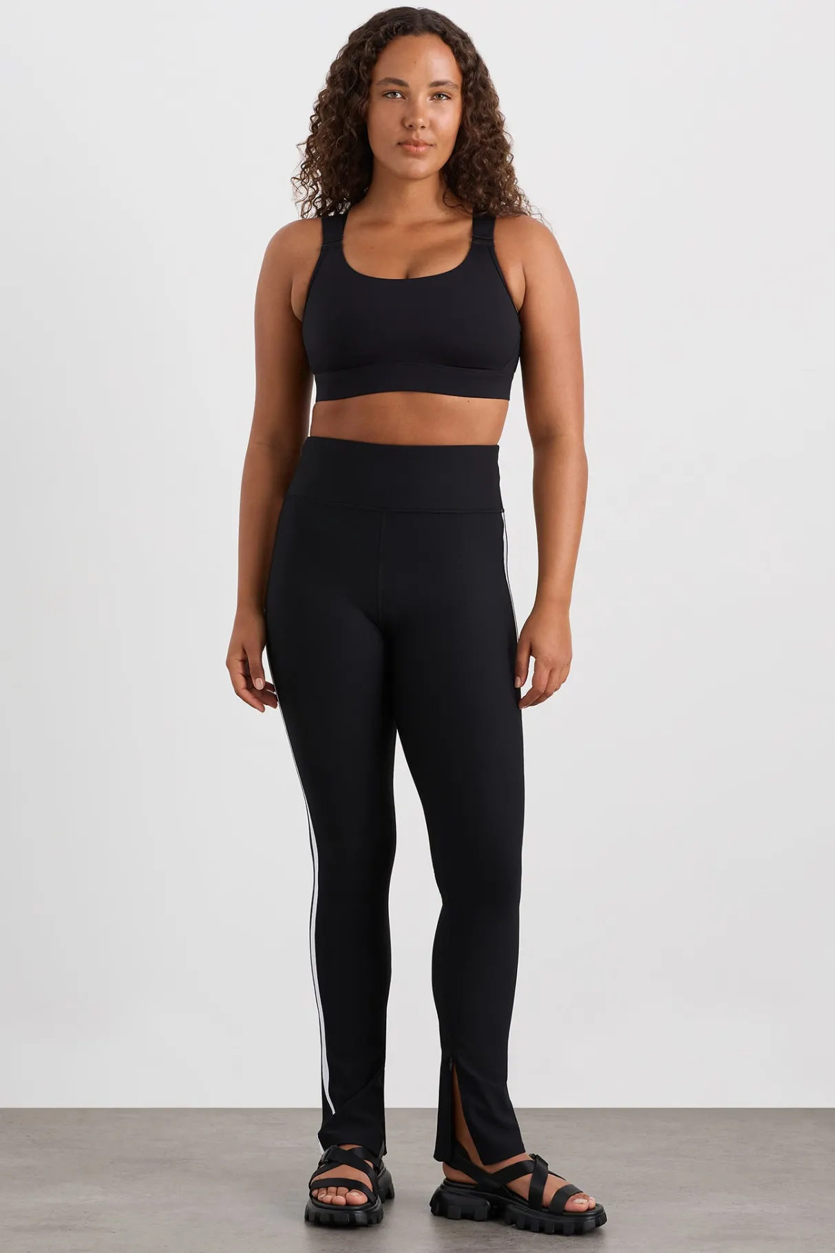 logo_crossback_sports_bra__6.webp Store Aje ATHLETICA Logo Crossback Sports Bra 395 Black