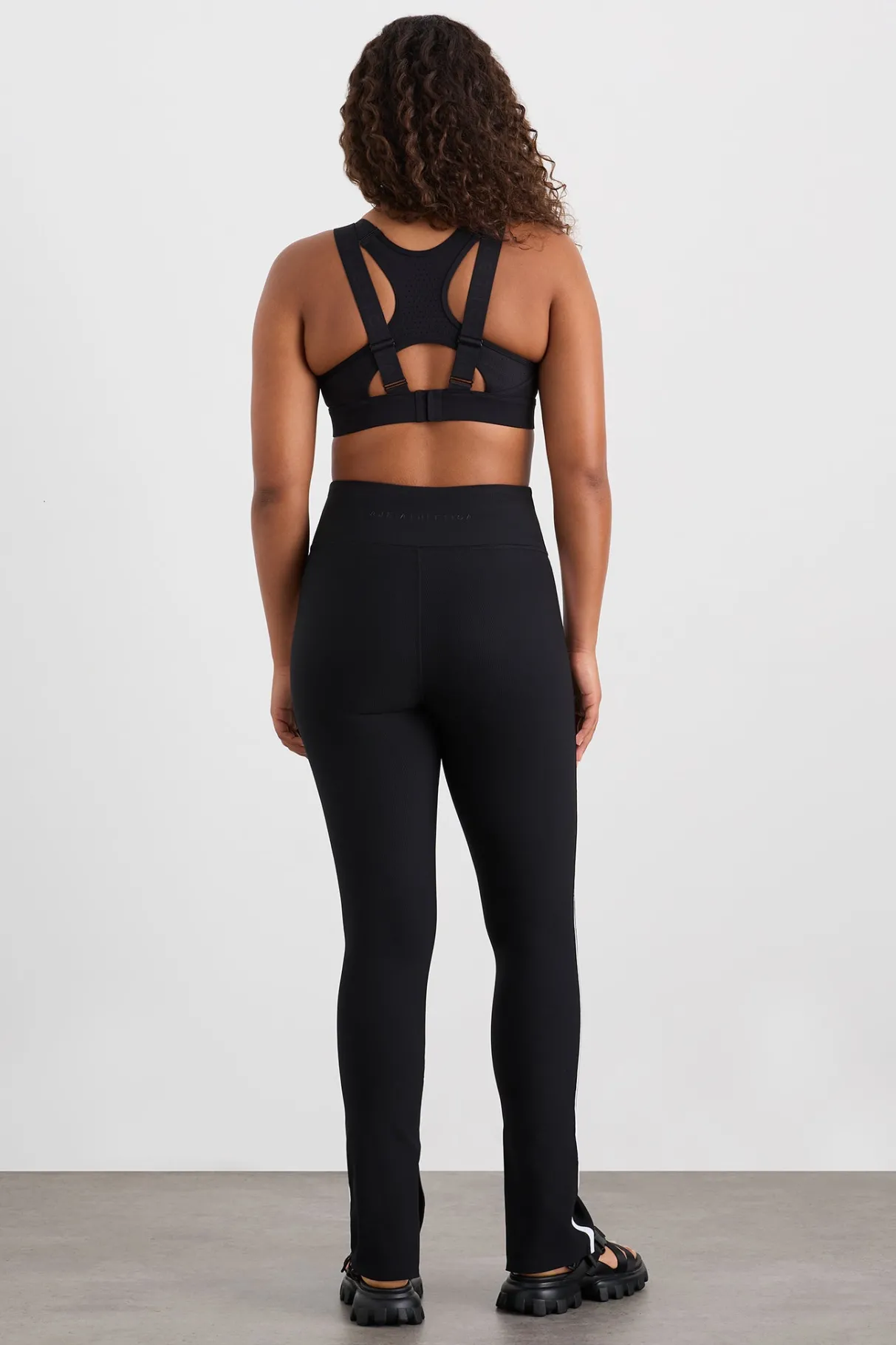 logo_crossback_sports_bra__8.webp Store Aje ATHLETICA Logo Crossback Sports Bra 395 Black