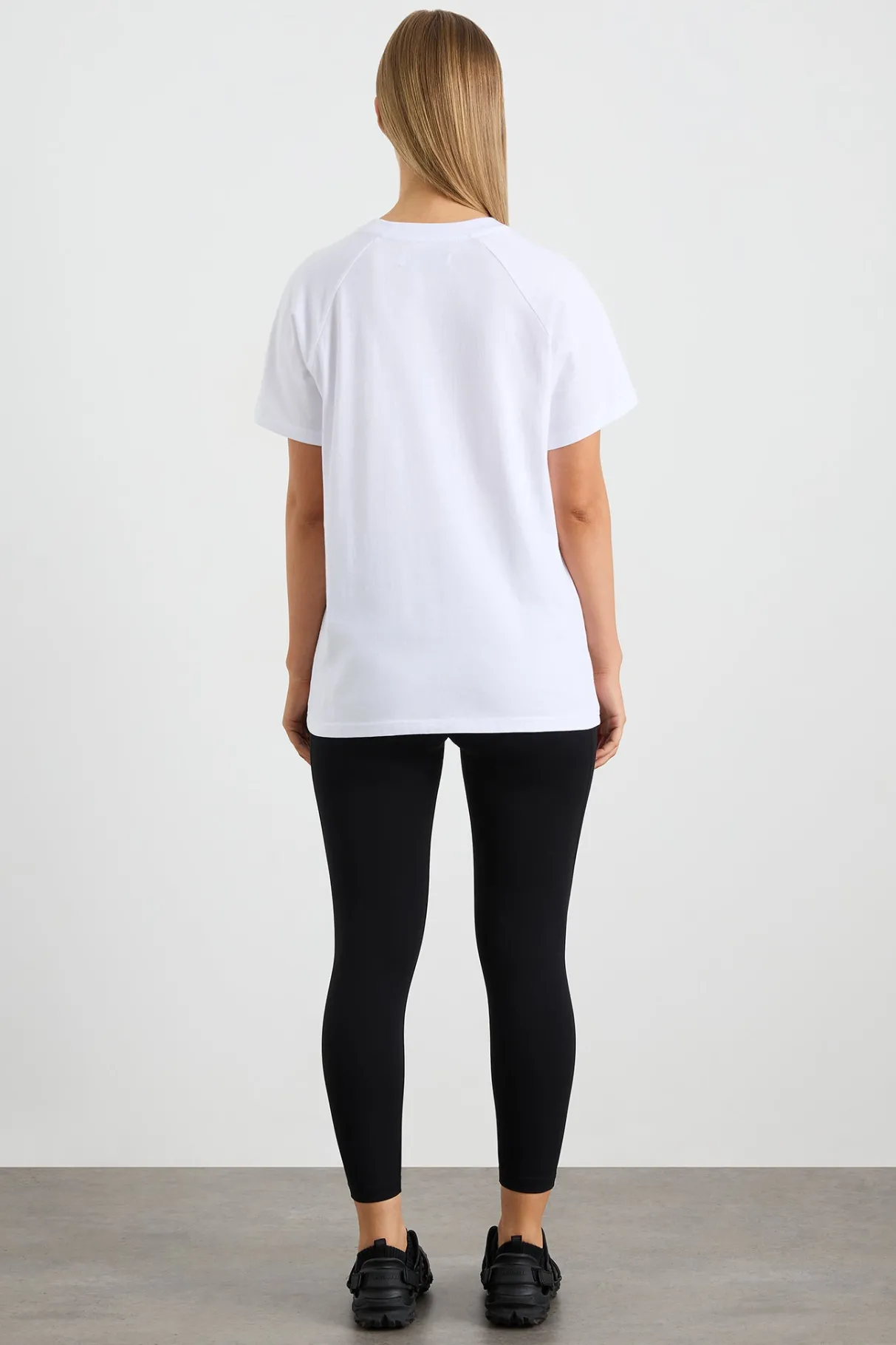logo_raglan_tshirt__4.webp Cheap Aje ATHLETICA Logo Raglan T-Shirt 110 White/Black