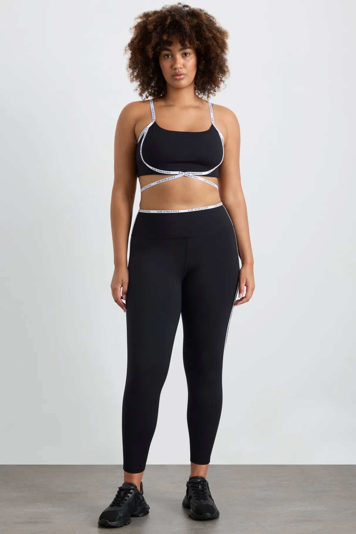 logo_tape_crossover_bra__10.webp Outlet Aje ATHLETICA Logo Tape Crossover Bra 393 Black/White