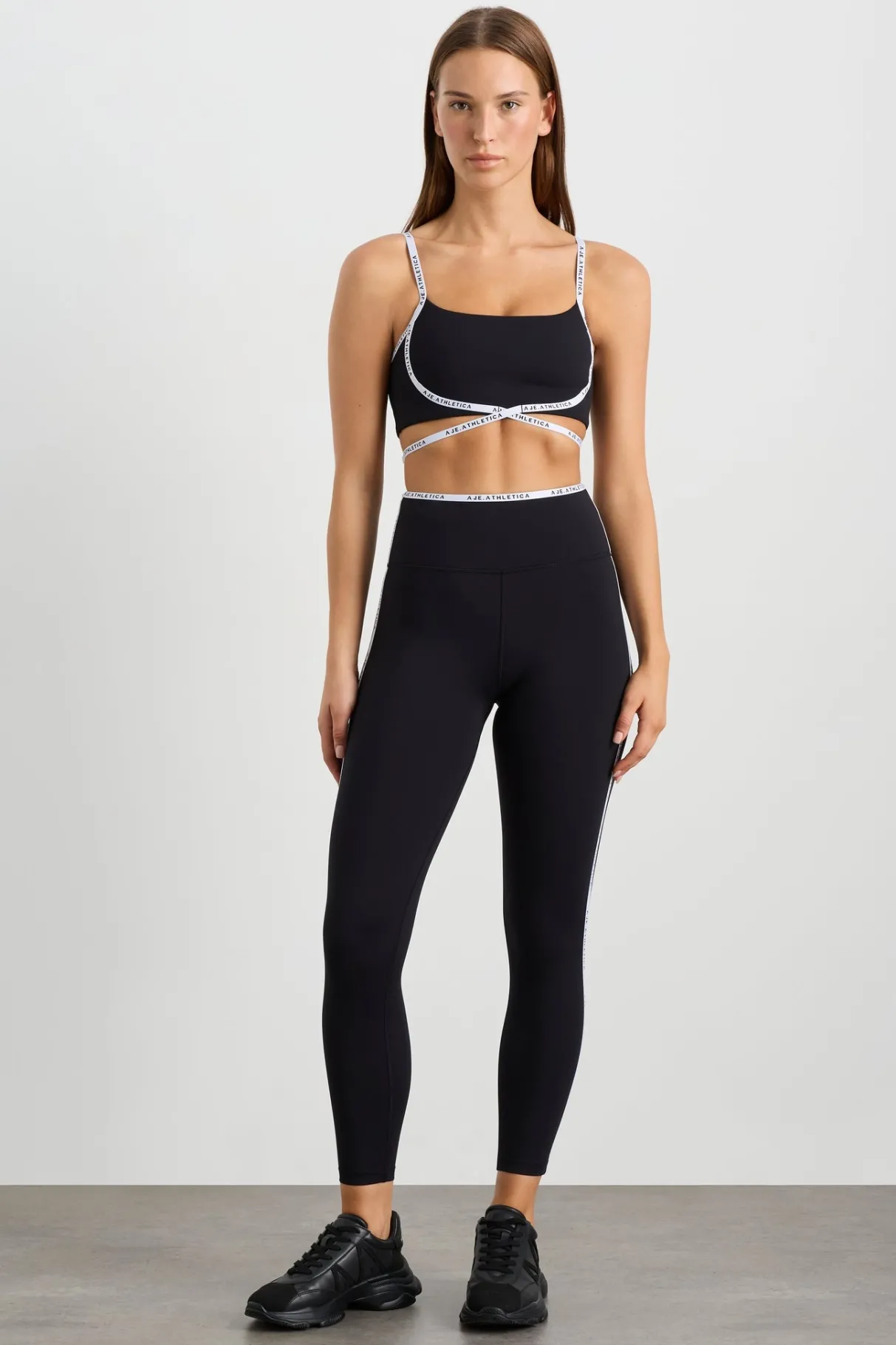 logo_tape_crossover_bra__2.webp Outlet Aje ATHLETICA Logo Tape Crossover Bra 393 Black/White