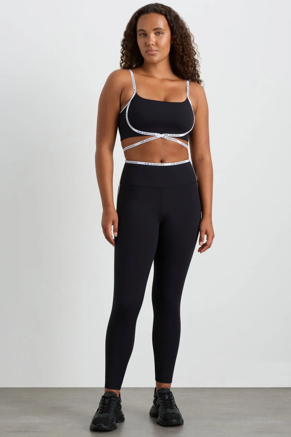 logo_tape_crossover_bra__6.webp Outlet Aje ATHLETICA Logo Tape Crossover Bra 393 Black/White