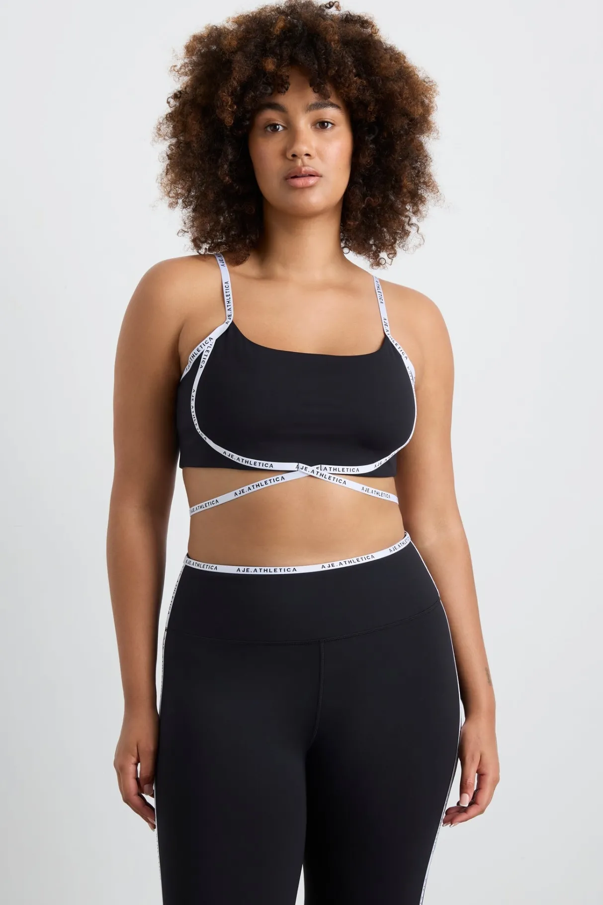 logo_tape_crossover_bra__9.webp Outlet Aje ATHLETICA Logo Tape Crossover Bra 393 Black/White