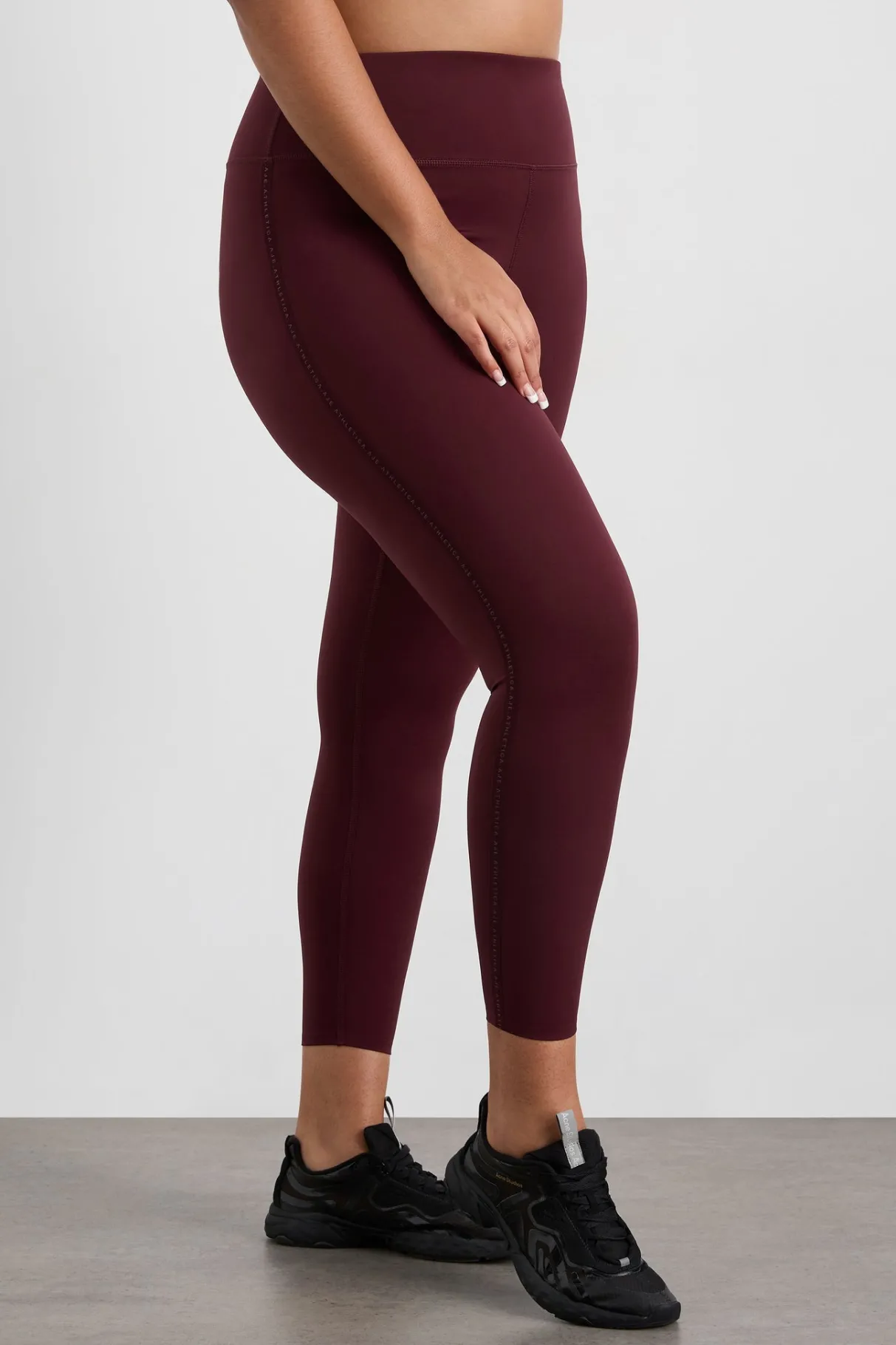 logotape_leggings__10.webp Hot Aje ATHLETICA 7/8 Logotape Leggings 203 Burgundy