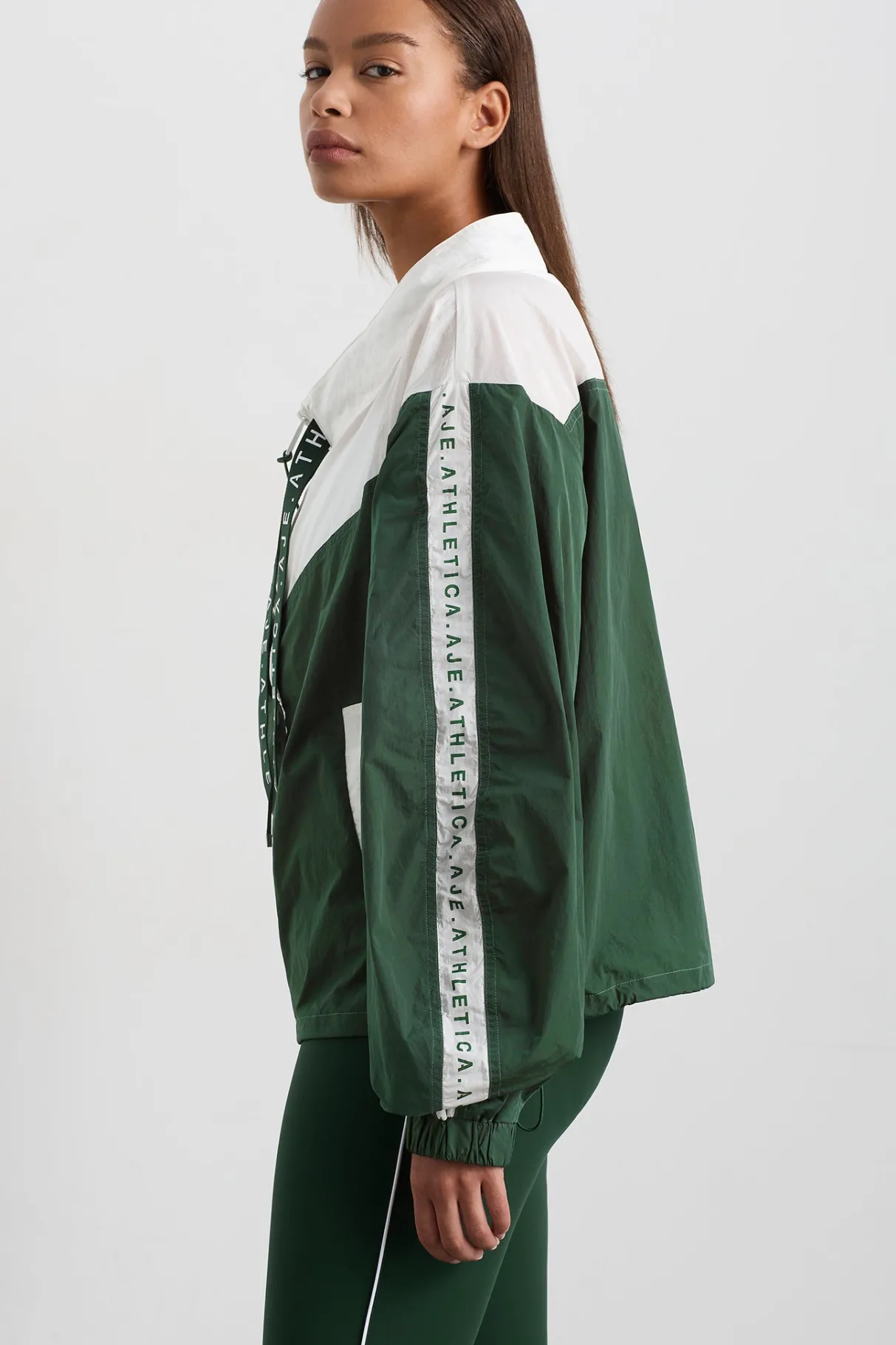 logotape_spray_jacket__10-1.webp Outlet Aje ATHLETICA Logotape Spray Jacket 762 Pine Green White