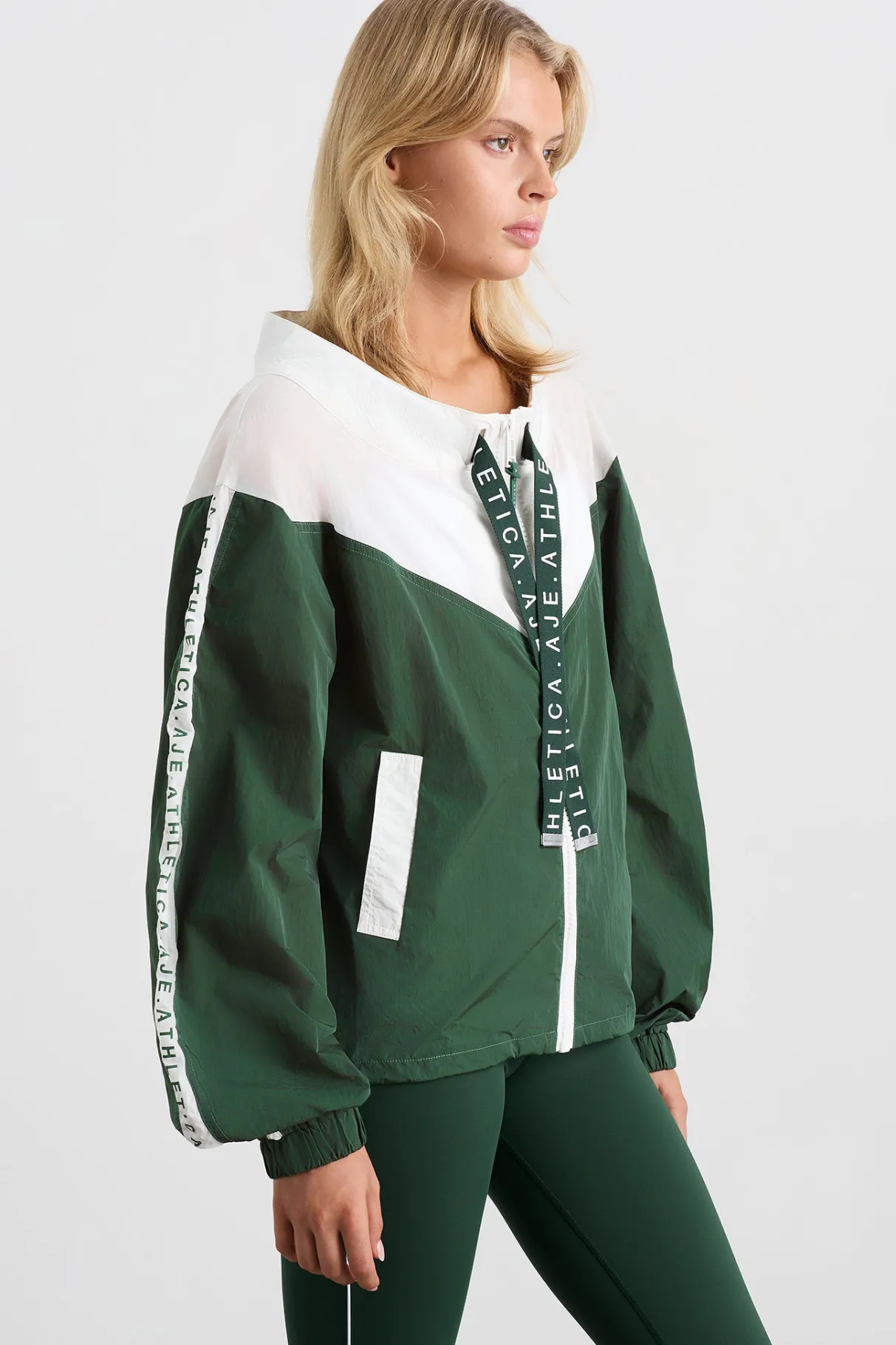 logotape_spray_jacket__5-1.webp Outlet Aje ATHLETICA Logotape Spray Jacket 762 Pine Green White
