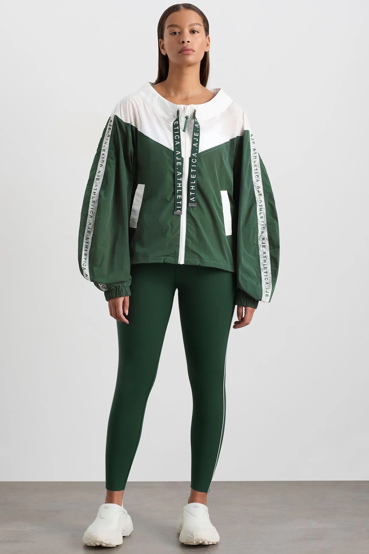 logotape_spray_jacket__8-1.webp Outlet Aje ATHLETICA Logotape Spray Jacket 762 Pine Green White
