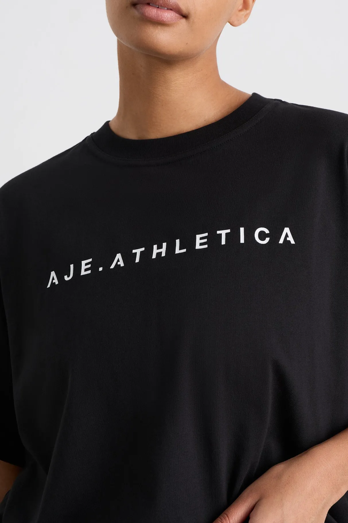 long_jersey_logo_tee__7.webp Discount Aje ATHLETICA Long Jersey Logo Tee 102 Black/White Logo