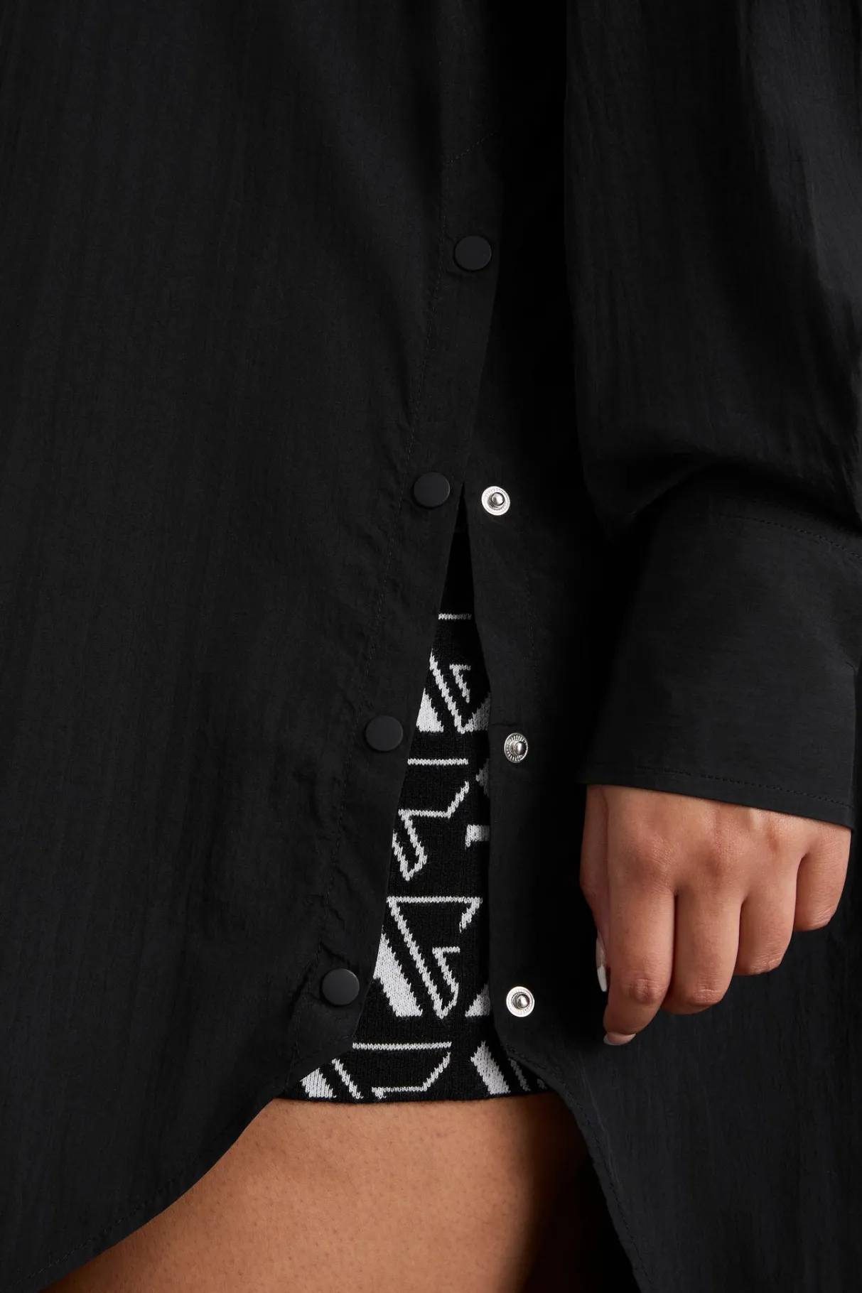 longline_windbreaker_shirt__12-1.webp Outlet Aje ATHLETICA Longline Windbreaker Shirt 438 Black