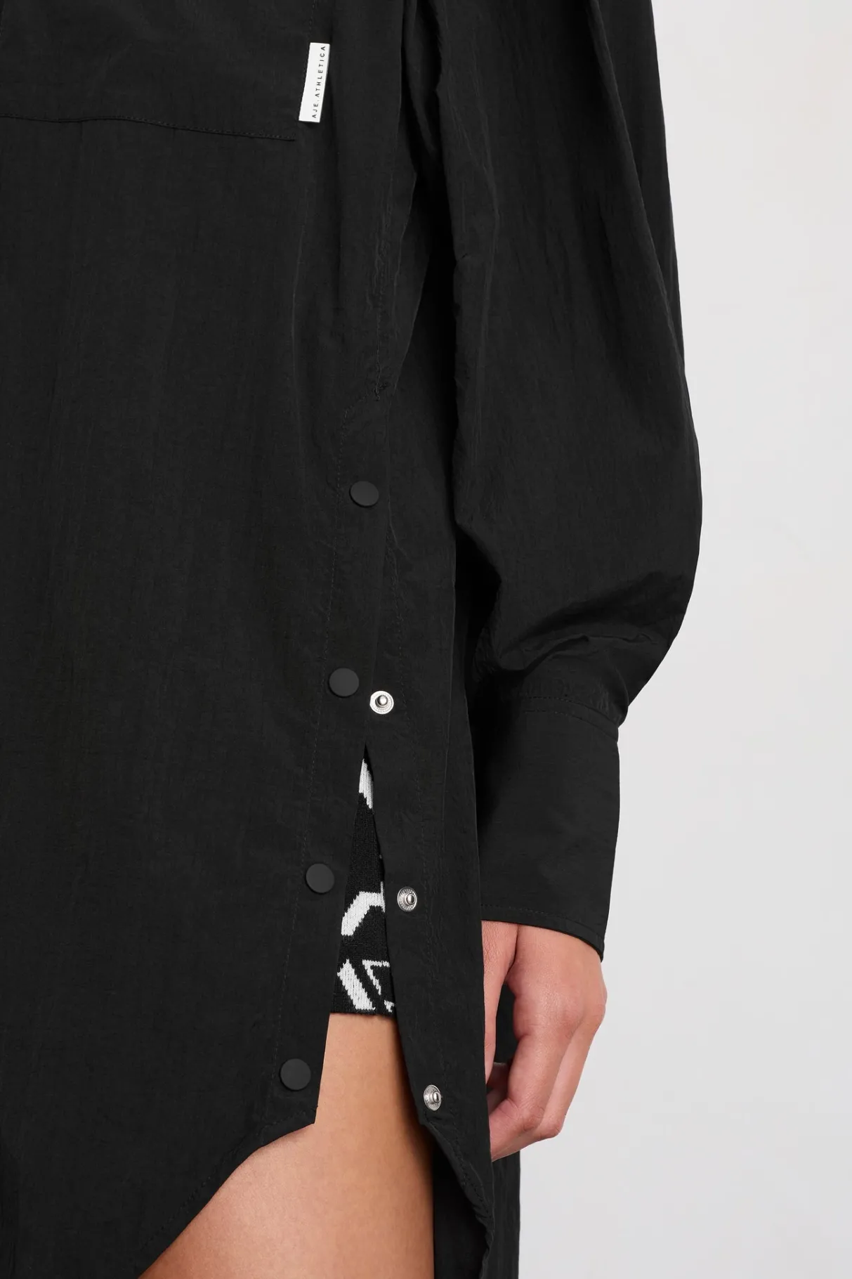 longline_windbreaker_shirt__4-1.webp Outlet Aje ATHLETICA Longline Windbreaker Shirt 438 Black