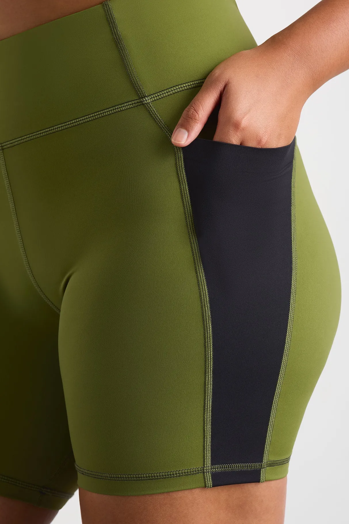 mid_length_bike_short__6.webp Sale Aje ATHLETICA Mid Length Bike Short 606 Evergreen Black