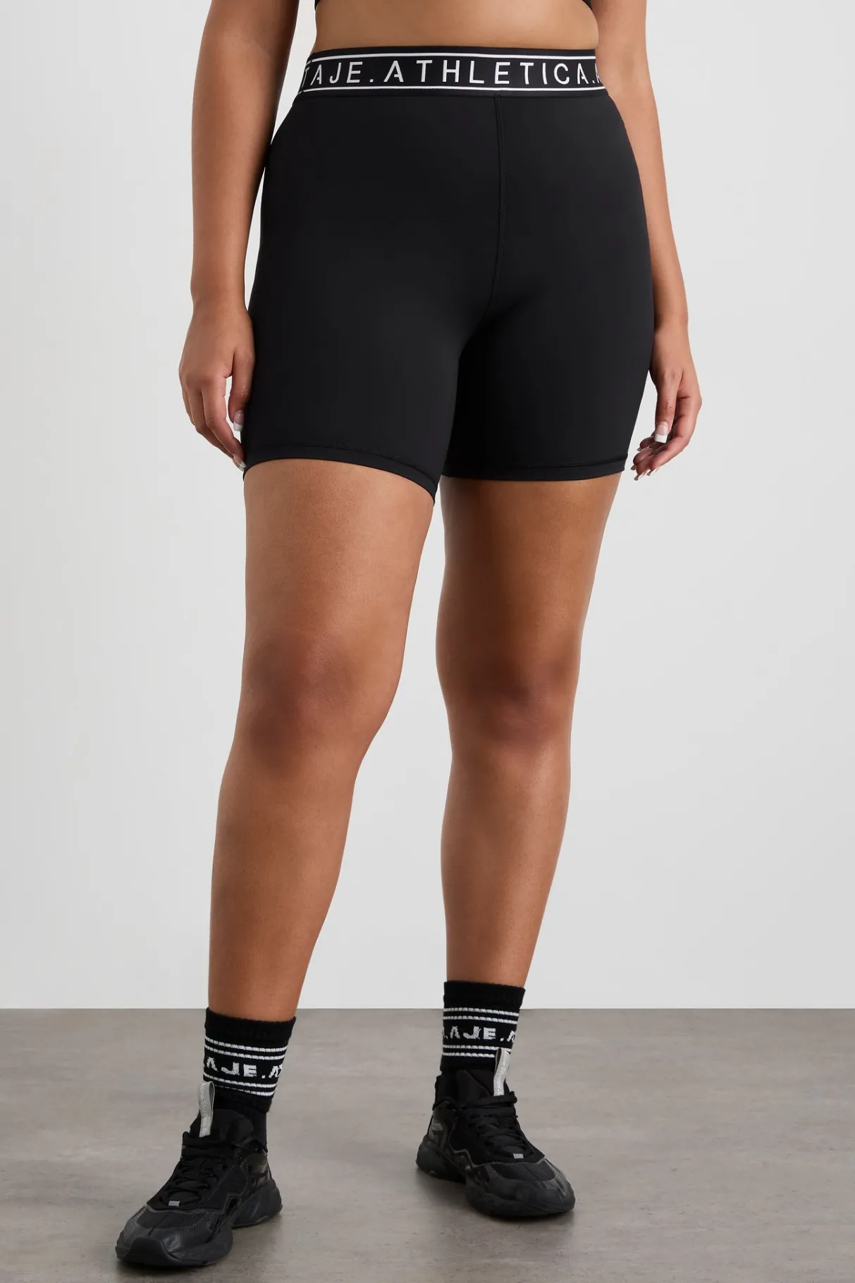 mid_logo_elastic_shorts__10.webp Flash Sale Aje ATHLETICA Mid Logo Elastic Shorts 607 Black