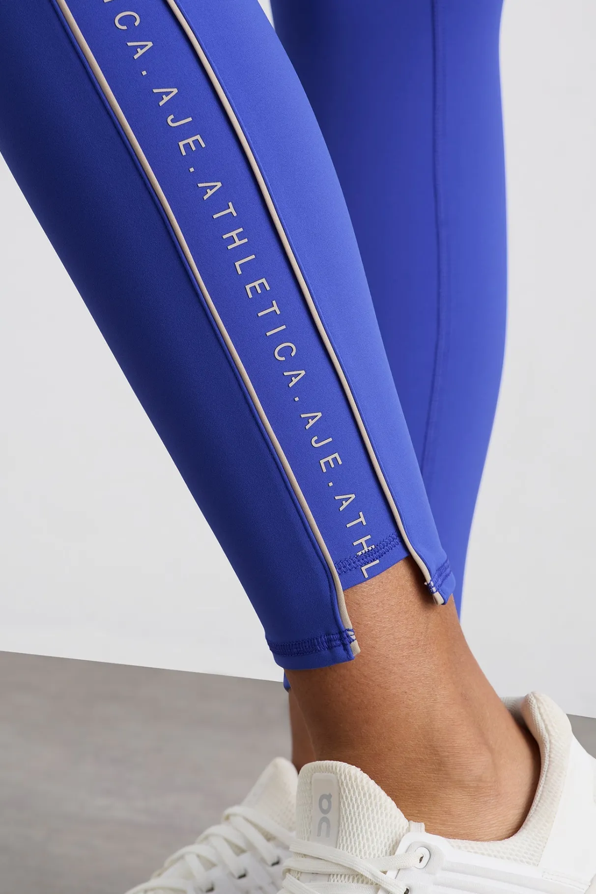 notch_logo__legging__8.webp Cheap Aje ATHLETICA Notch Logo 7/8 Legging 240 Marine Blue Latte Beige