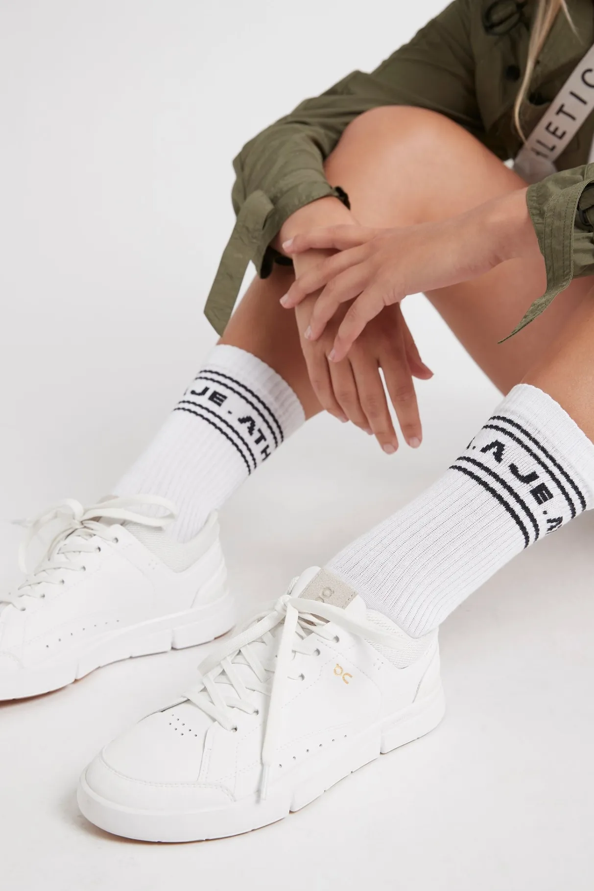on_the_roger_centre_court_sneaker_6.webp Hot Aje ATHLETICA On The Roger Centre Court Sneaker White/Gum