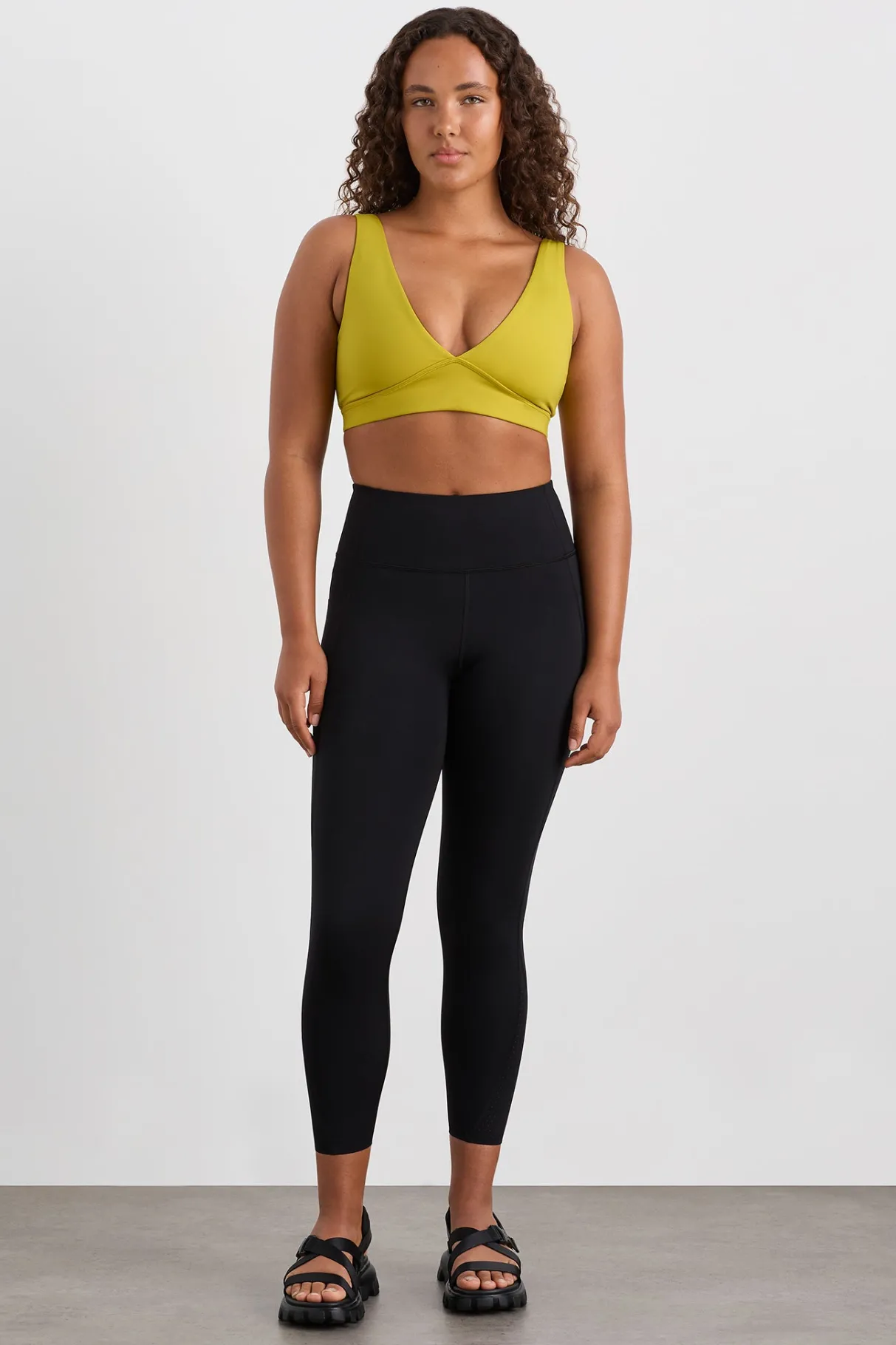perforated__legging__4.webp Outlet Aje ATHLETICA Perforated 7/8 Legging 227 Black