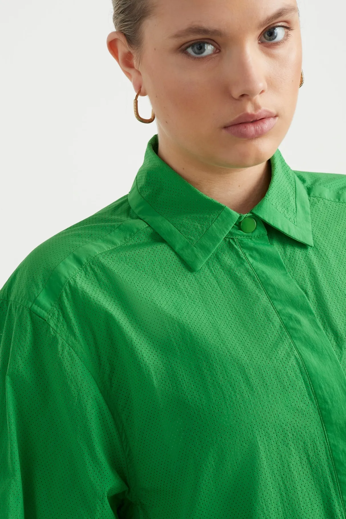 perforated_long_shirt__8.webp Sale Aje ATHLETICA Perforated Long Shirt 406 Vivid Green/Gold