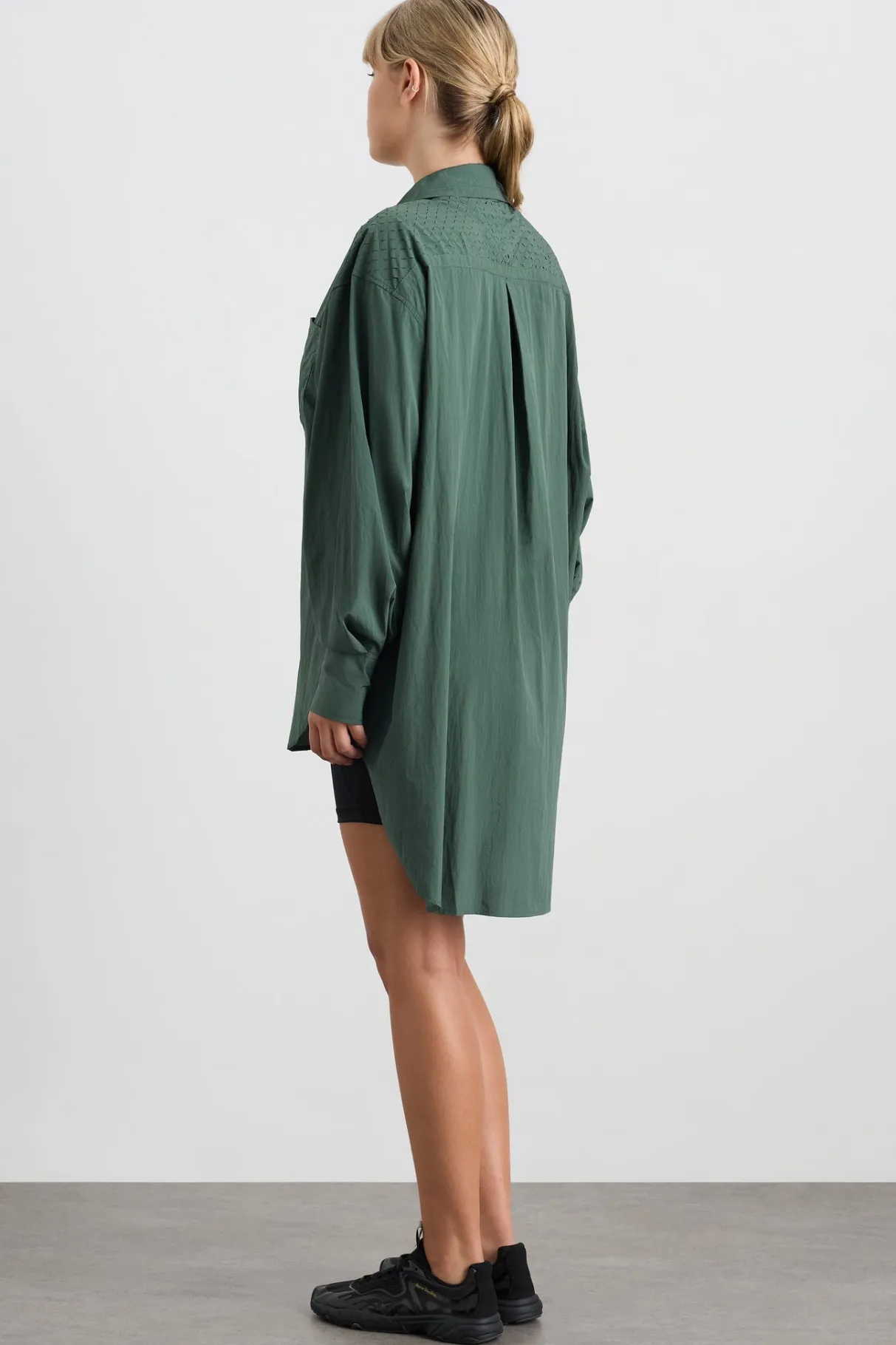 perforated_spray_shirt__10.webp Store Aje ATHLETICA Perforated Spray Shirt 406 Moss Green