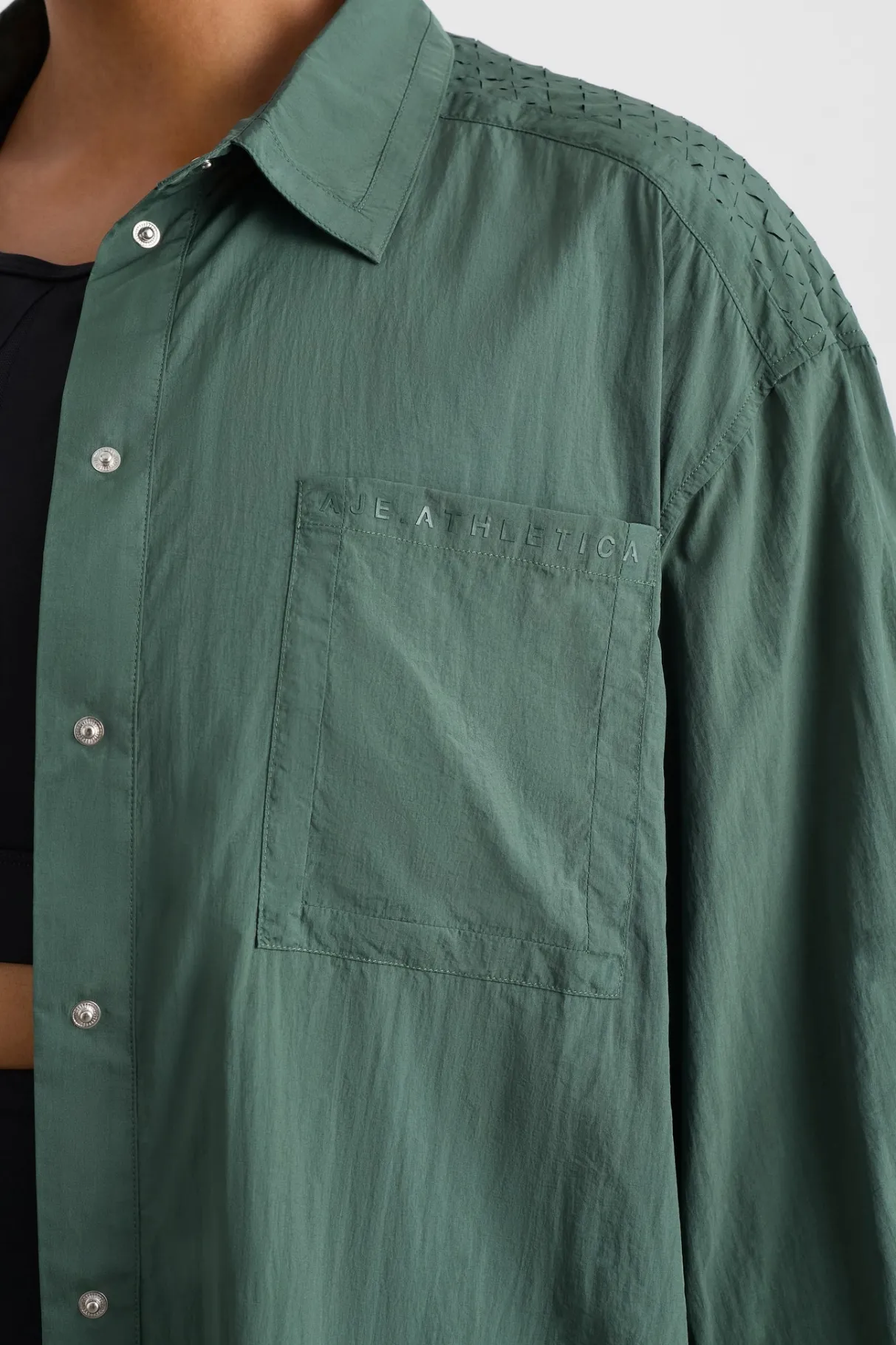 perforated_spray_shirt__13.webp Store Aje ATHLETICA Perforated Spray Shirt 406 Moss Green