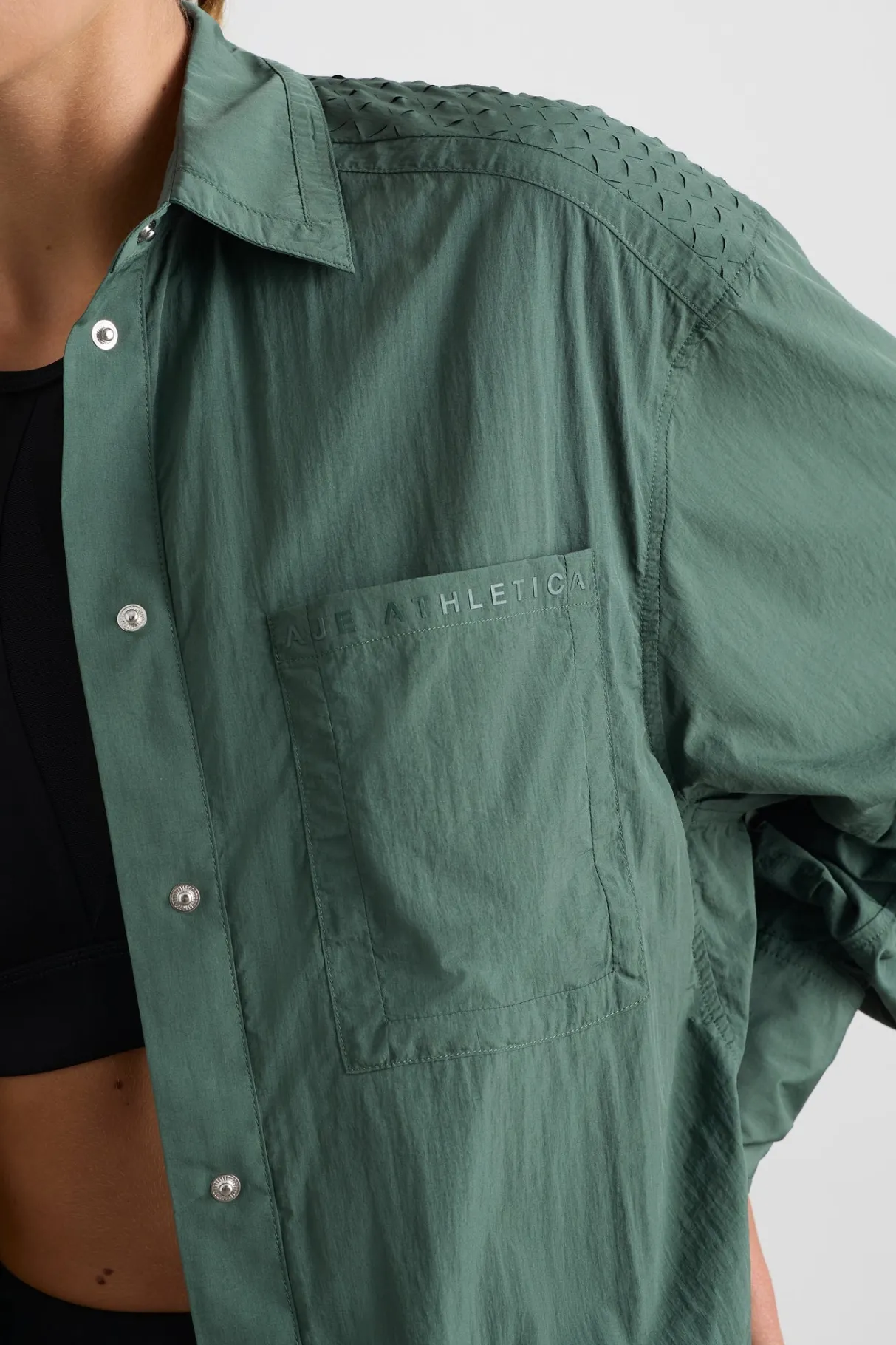 perforated_spray_shirt__3.webp Store Aje ATHLETICA Perforated Spray Shirt 406 Moss Green