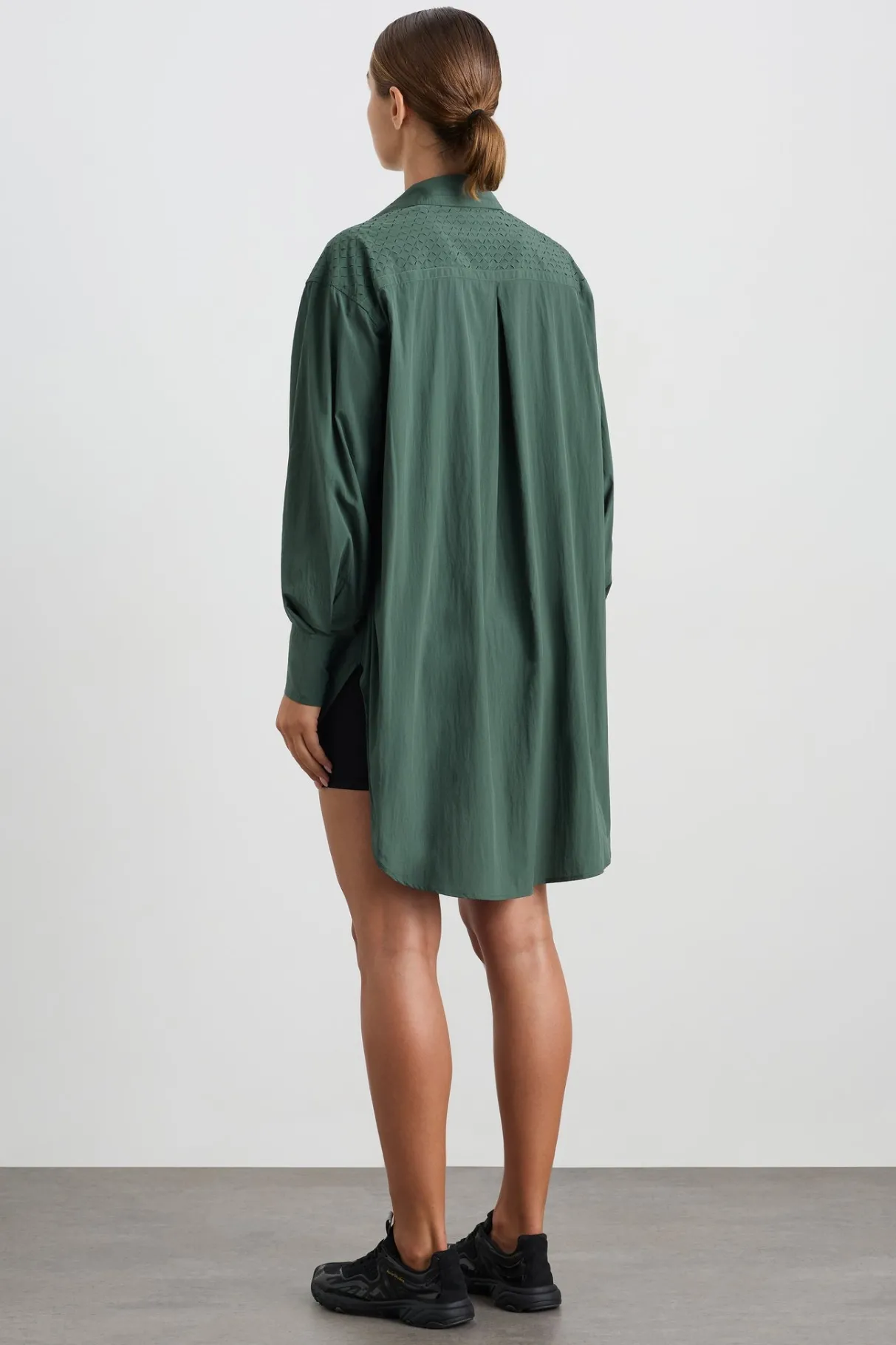 perforated_spray_shirt__5.webp Store Aje ATHLETICA Perforated Spray Shirt 406 Moss Green
