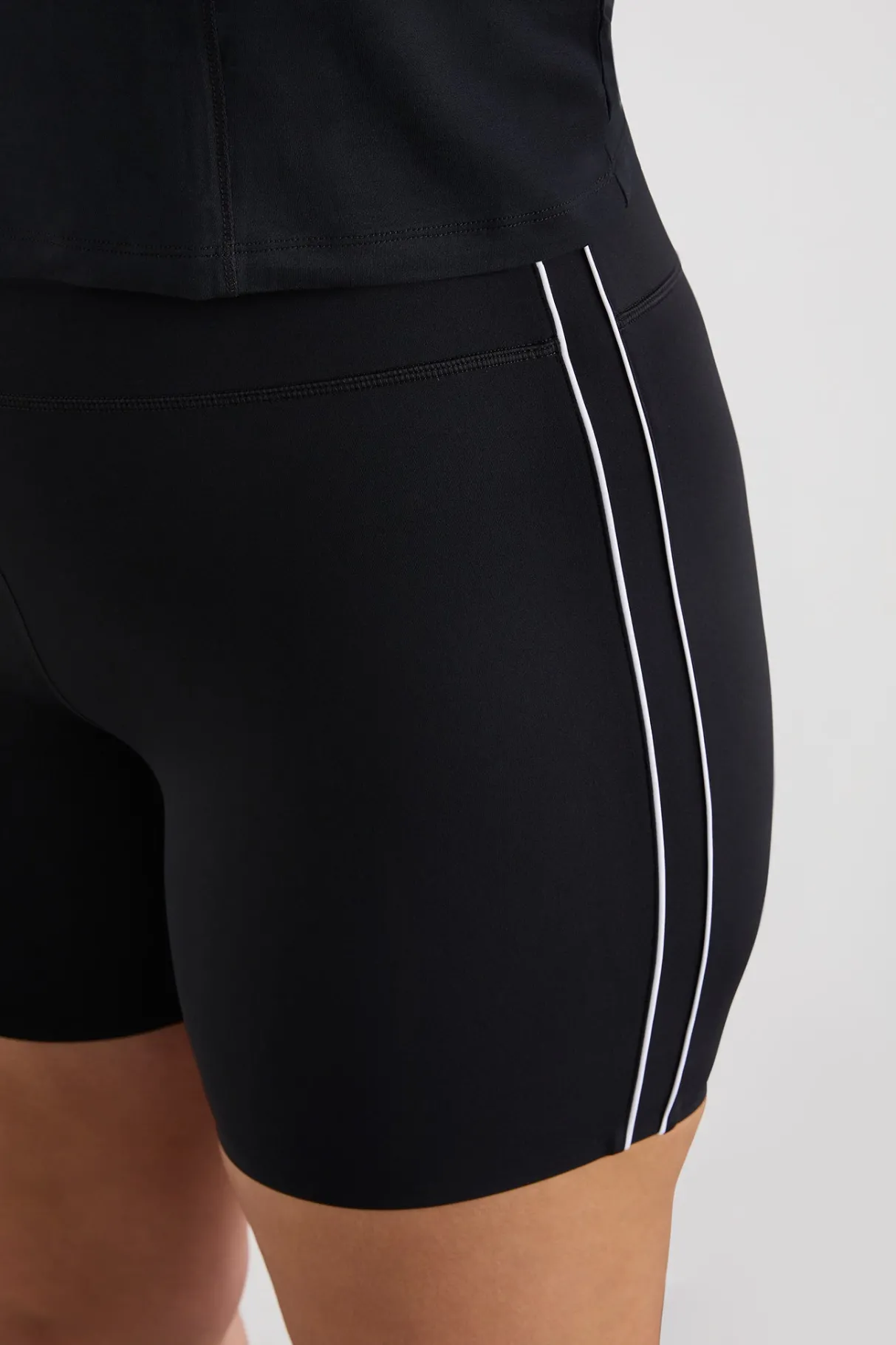 piped_side_bike_short__12.webp Outlet Aje ATHLETICA Piped Side Bike Short 629 Black